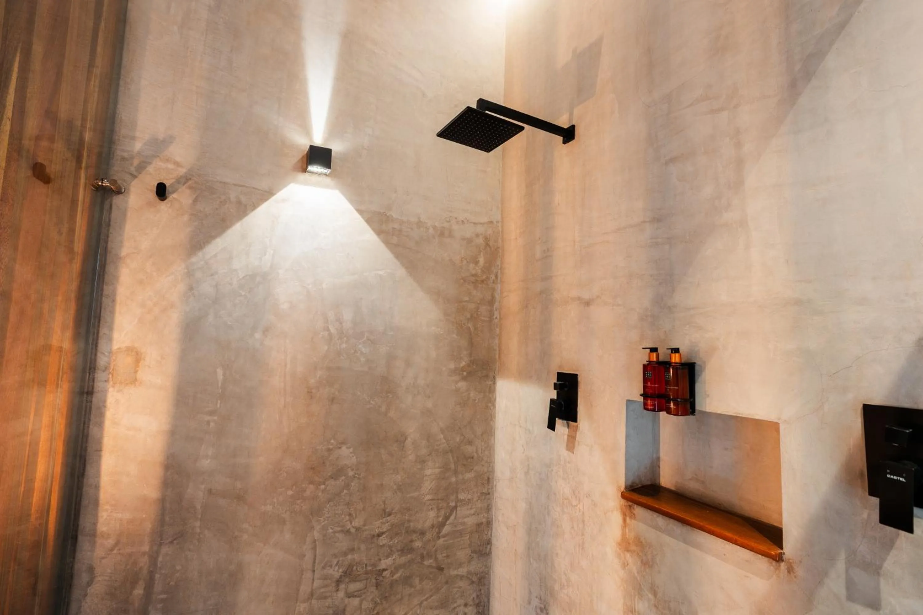 Bathroom in Diez Diez Collection