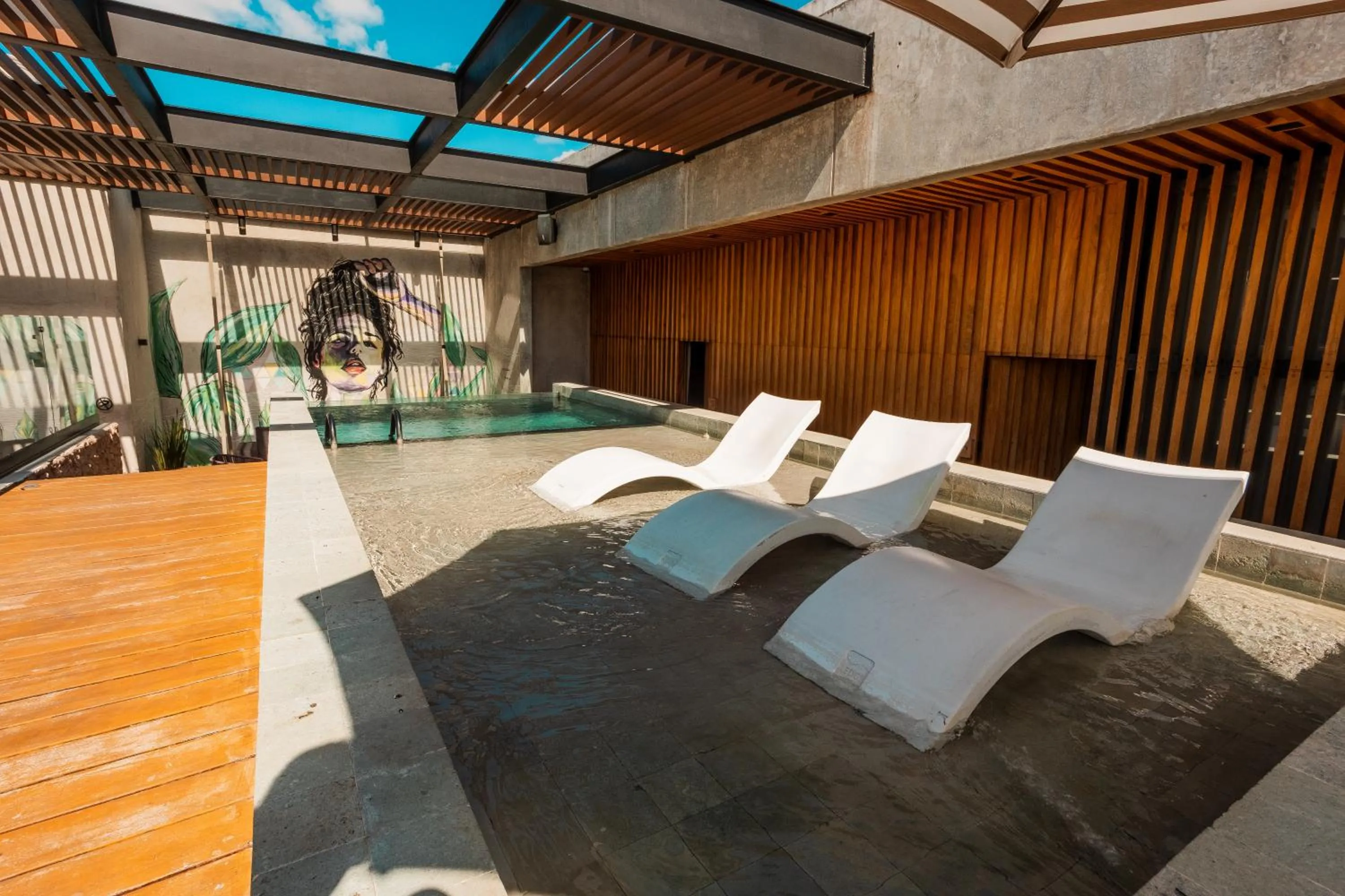 Patio in Diez Diez Collection