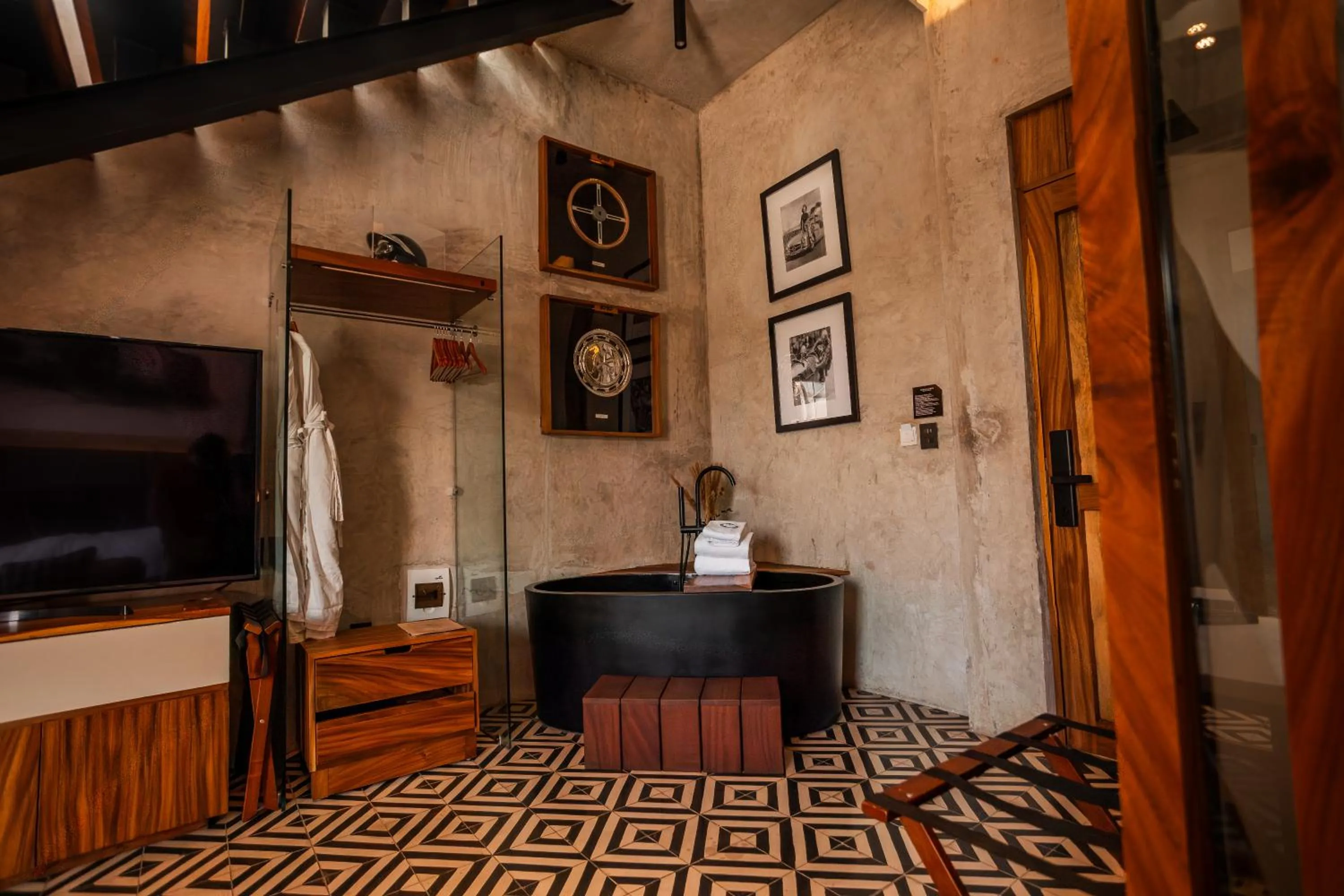 TV and multimedia in Diez Diez Collection