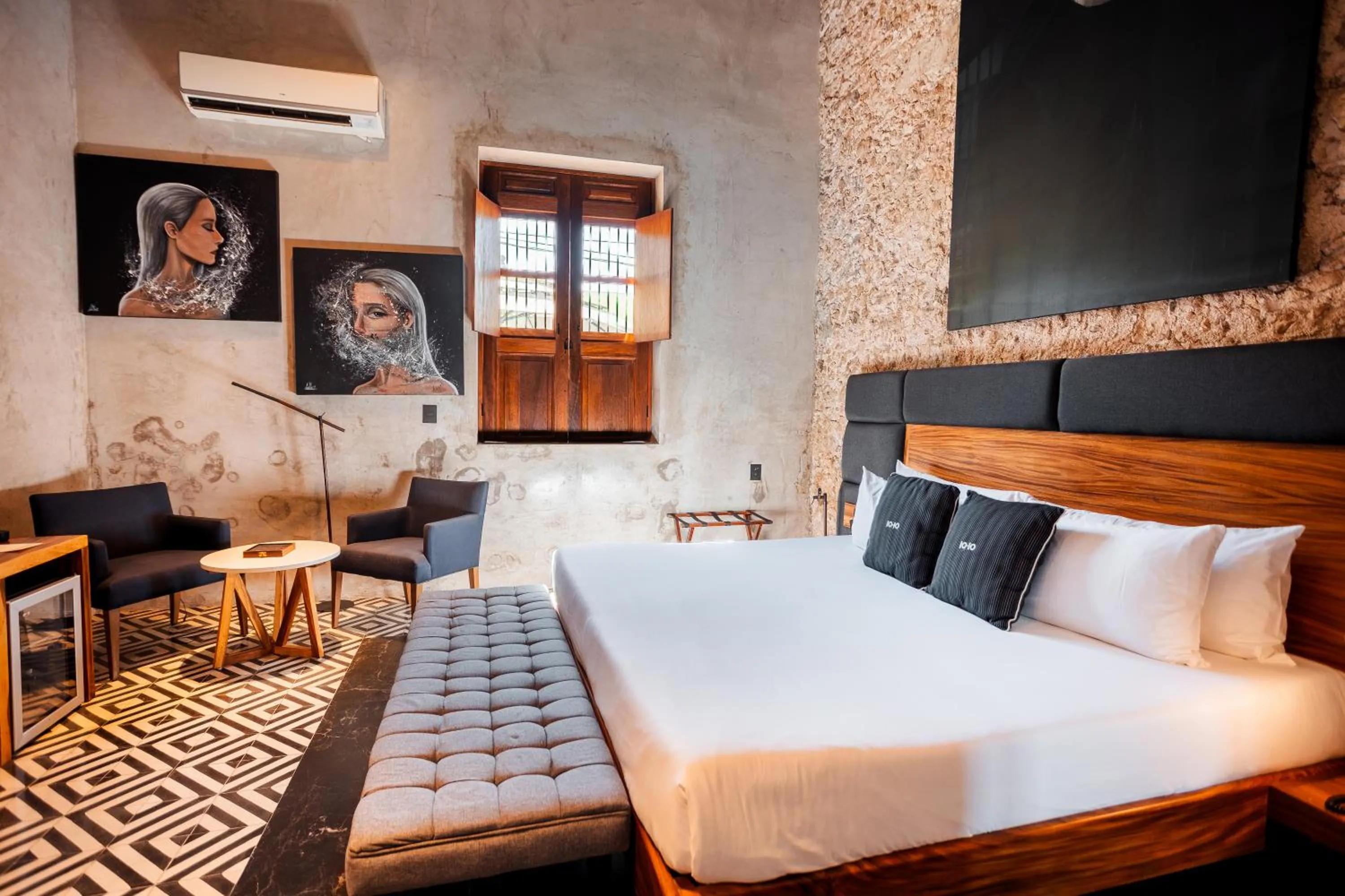 Bed in Diez Diez Collection