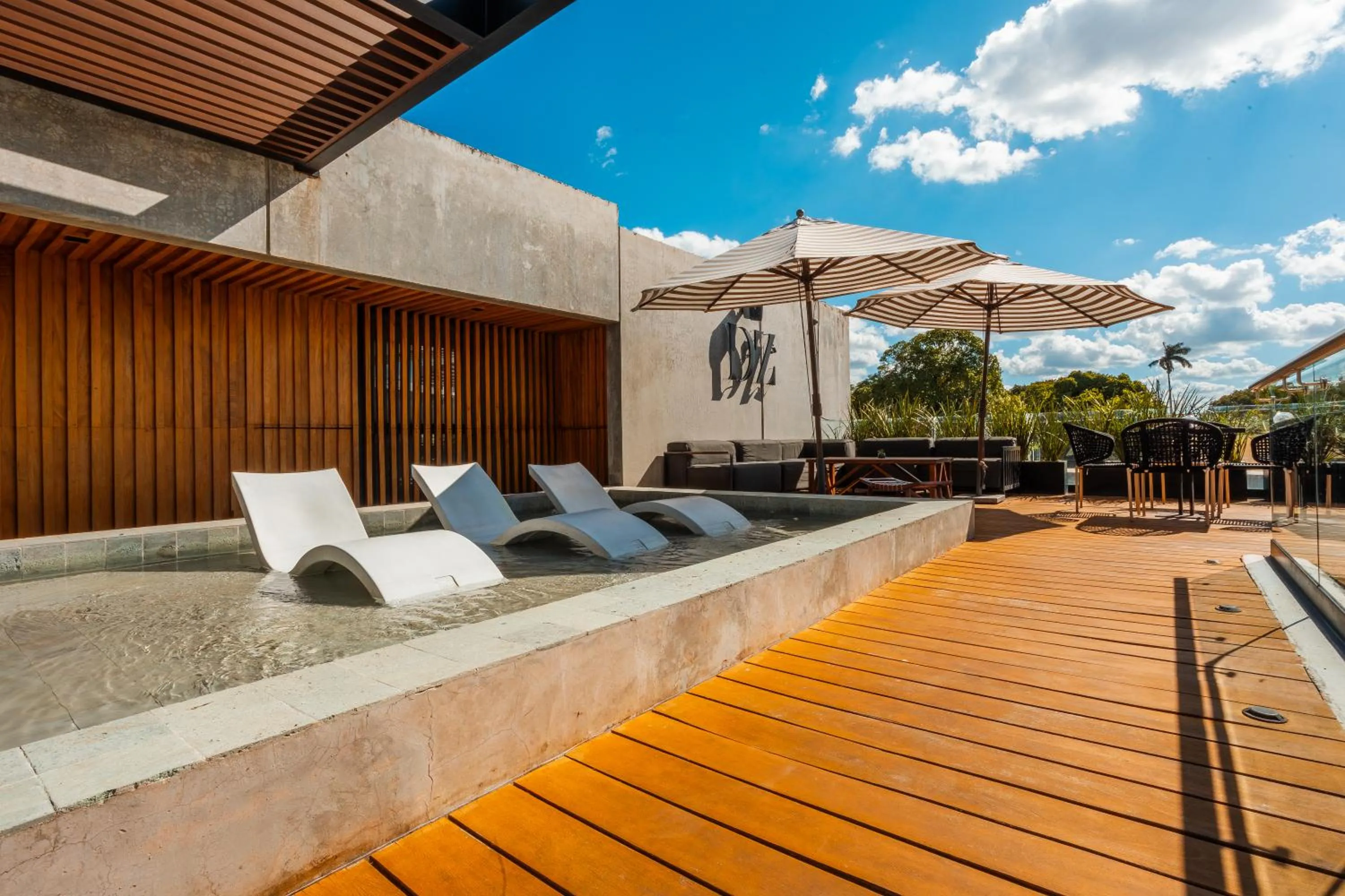 Patio in Diez Diez Collection