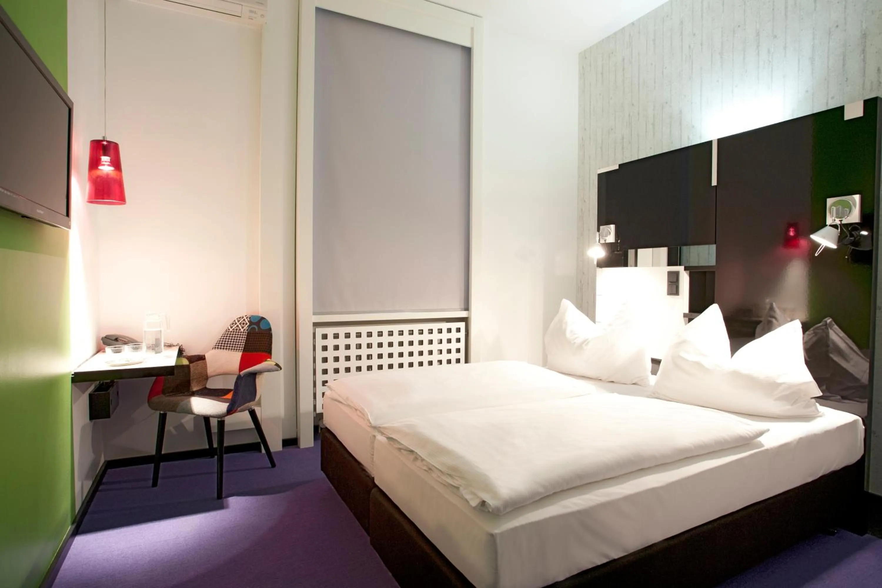 Photo of the whole room, Bed in Hotel Cristall - Frankfurt City