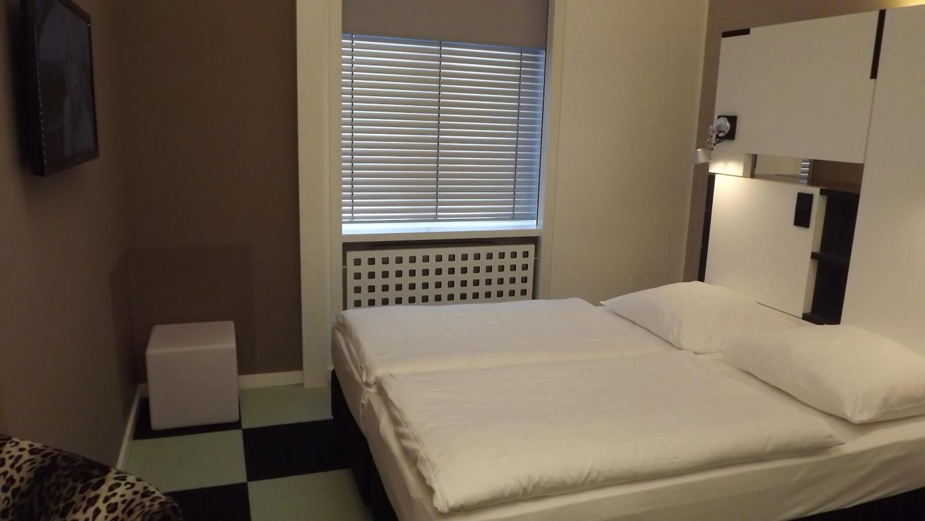 Bed in Hotel Cristall - Frankfurt City