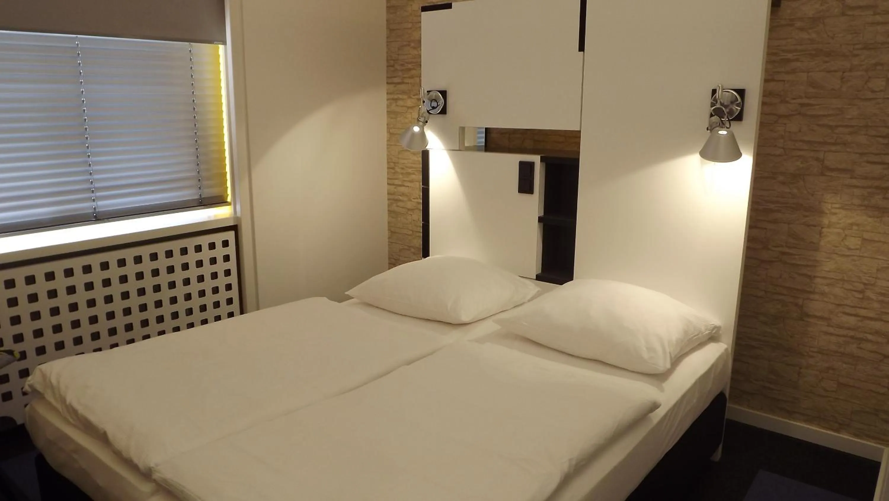 Bed in Hotel Cristall - Frankfurt City