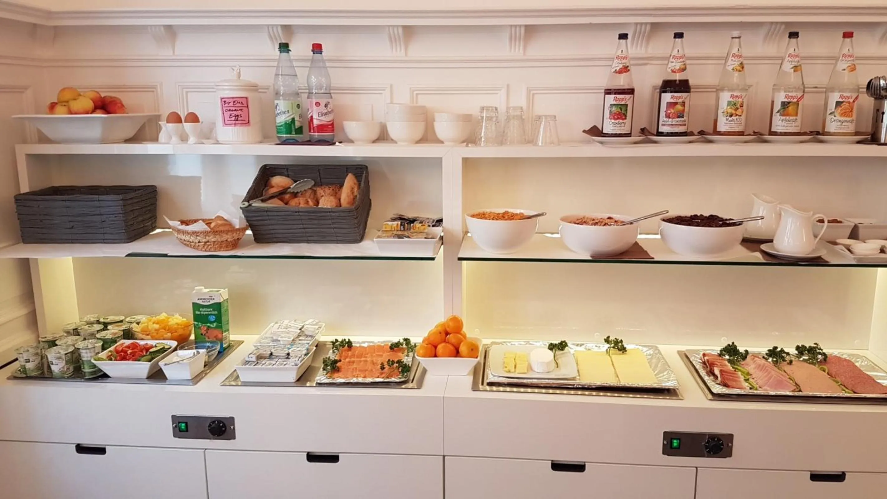 Restaurant/places to eat in Hotel Cristall - Frankfurt City