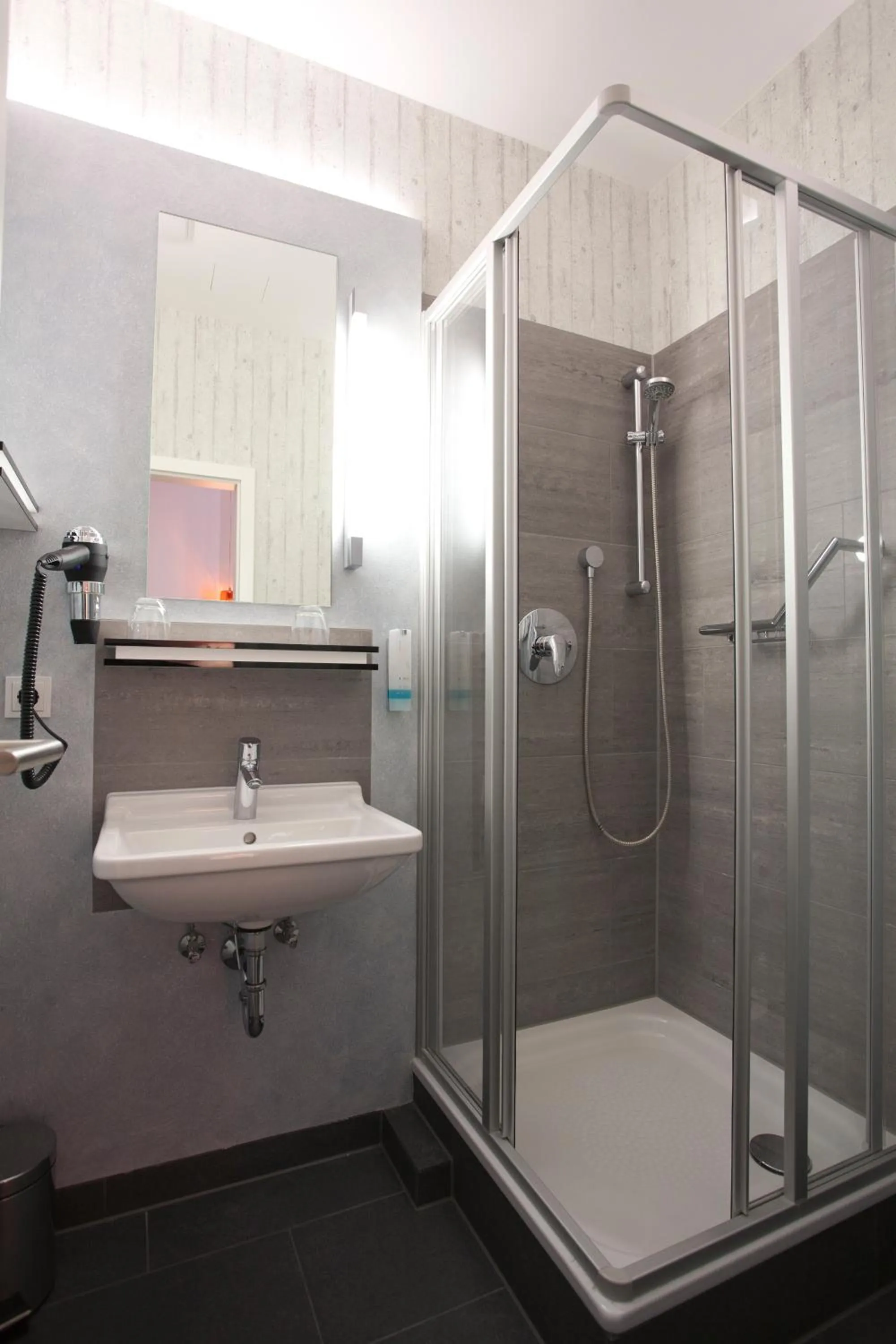 Bathroom in Hotel Cristall - Frankfurt City