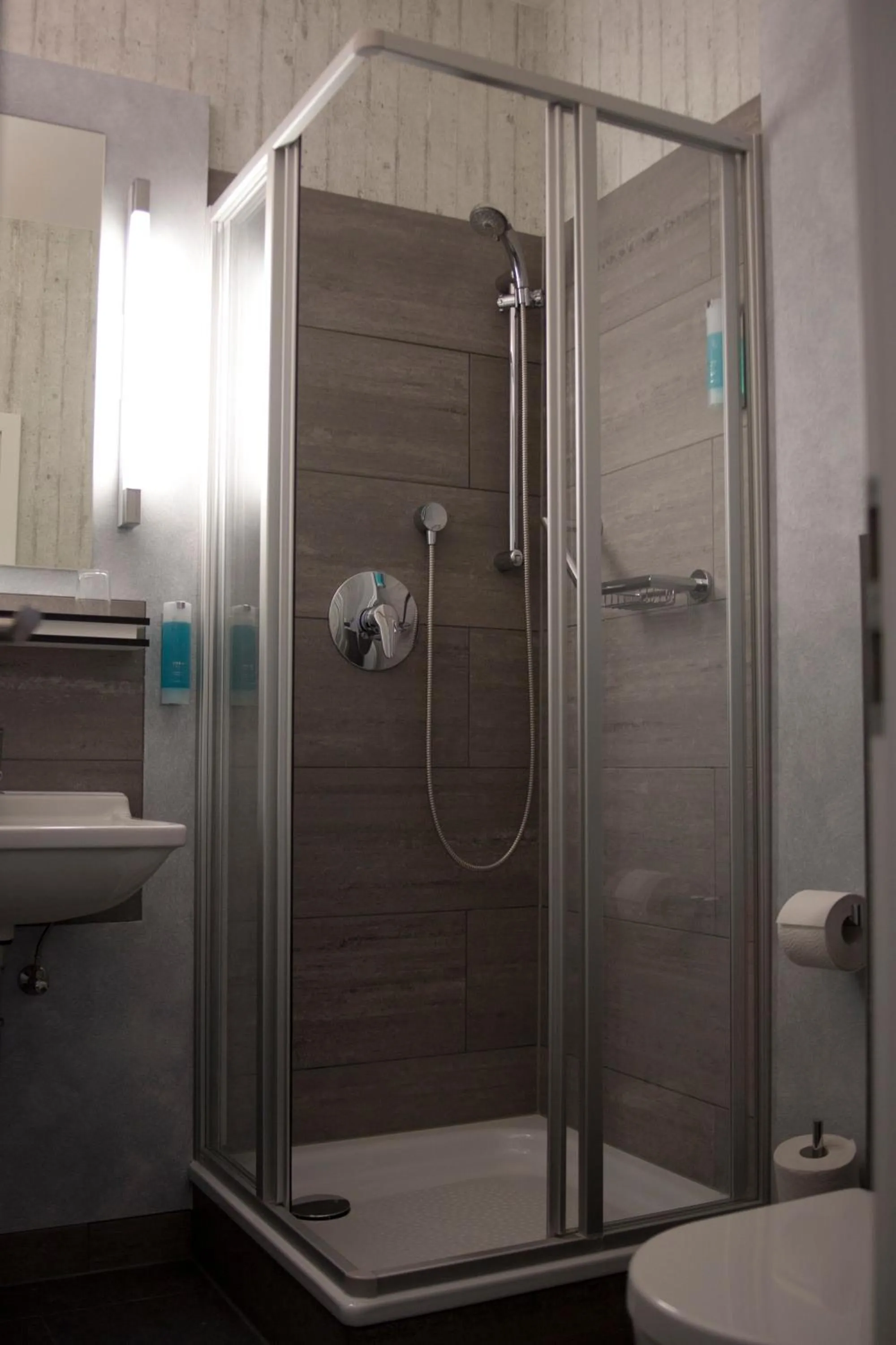 Bathroom in Hotel Cristall - Frankfurt City