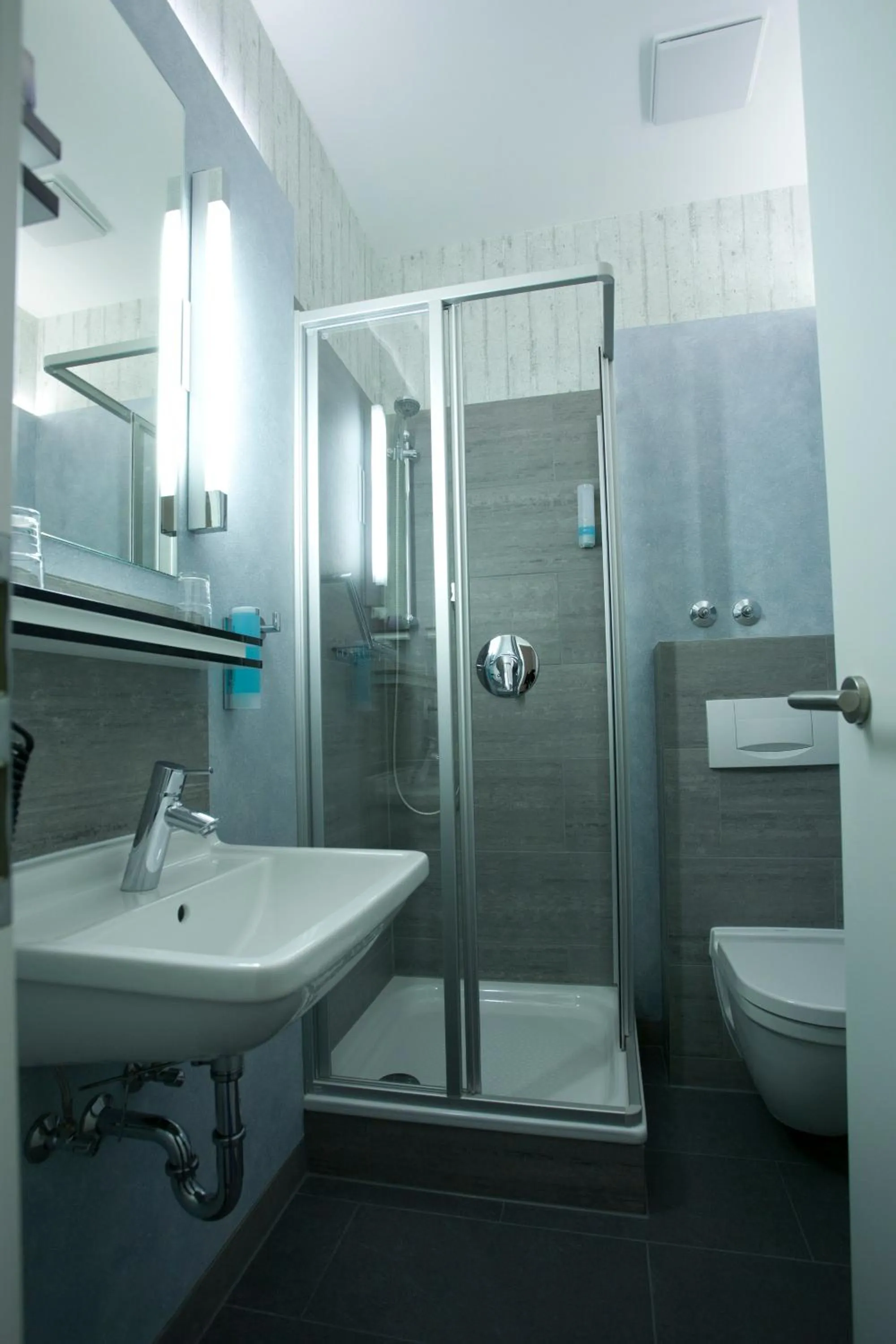 Bathroom in Hotel Cristall - Frankfurt City