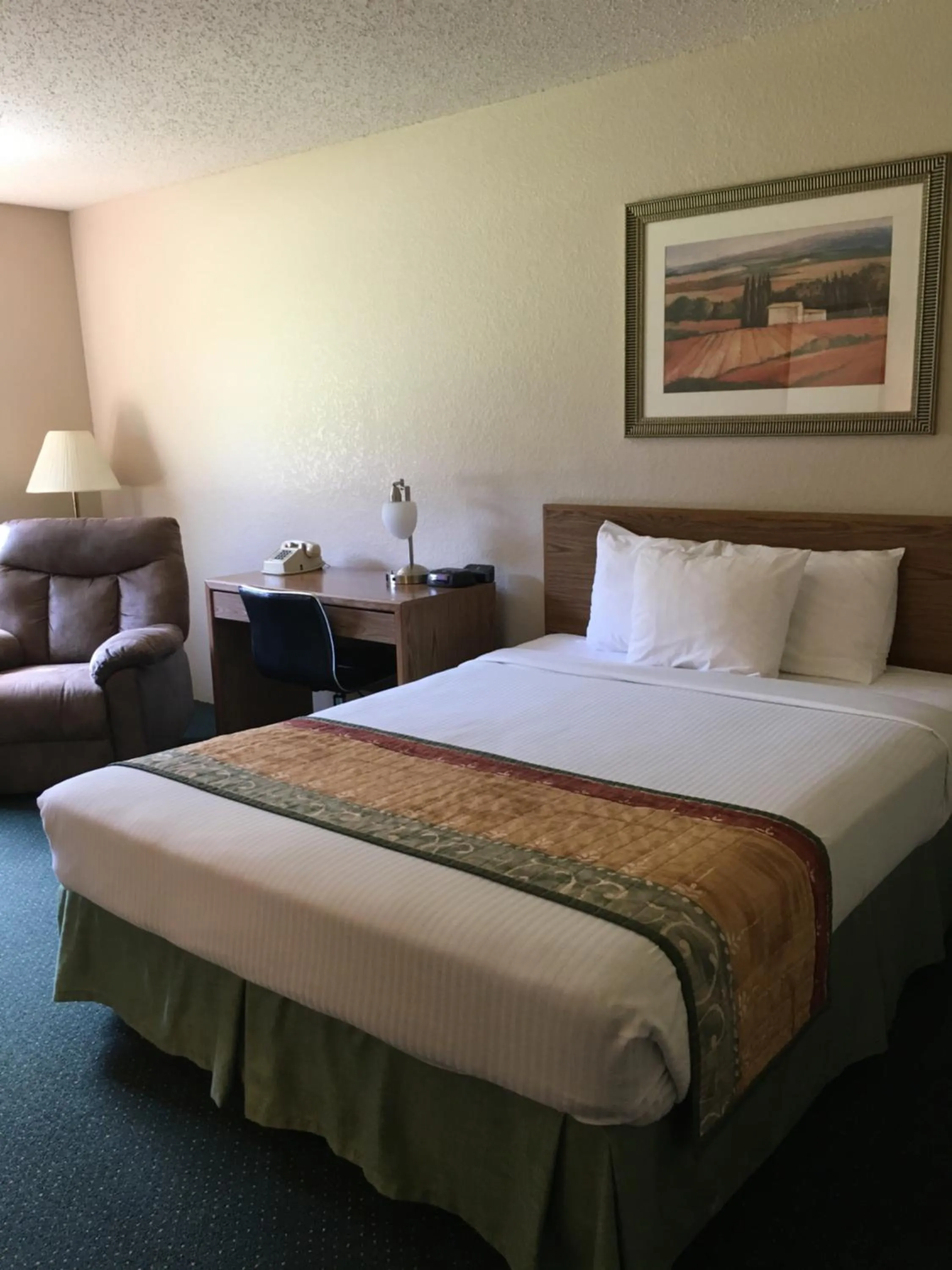 Bed in Cassville Four Seasons Inn & Suites