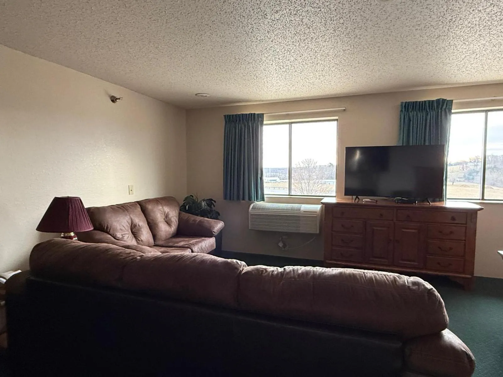 Communal lounge/ TV room in Cassville Four Seasons Inn & Suites