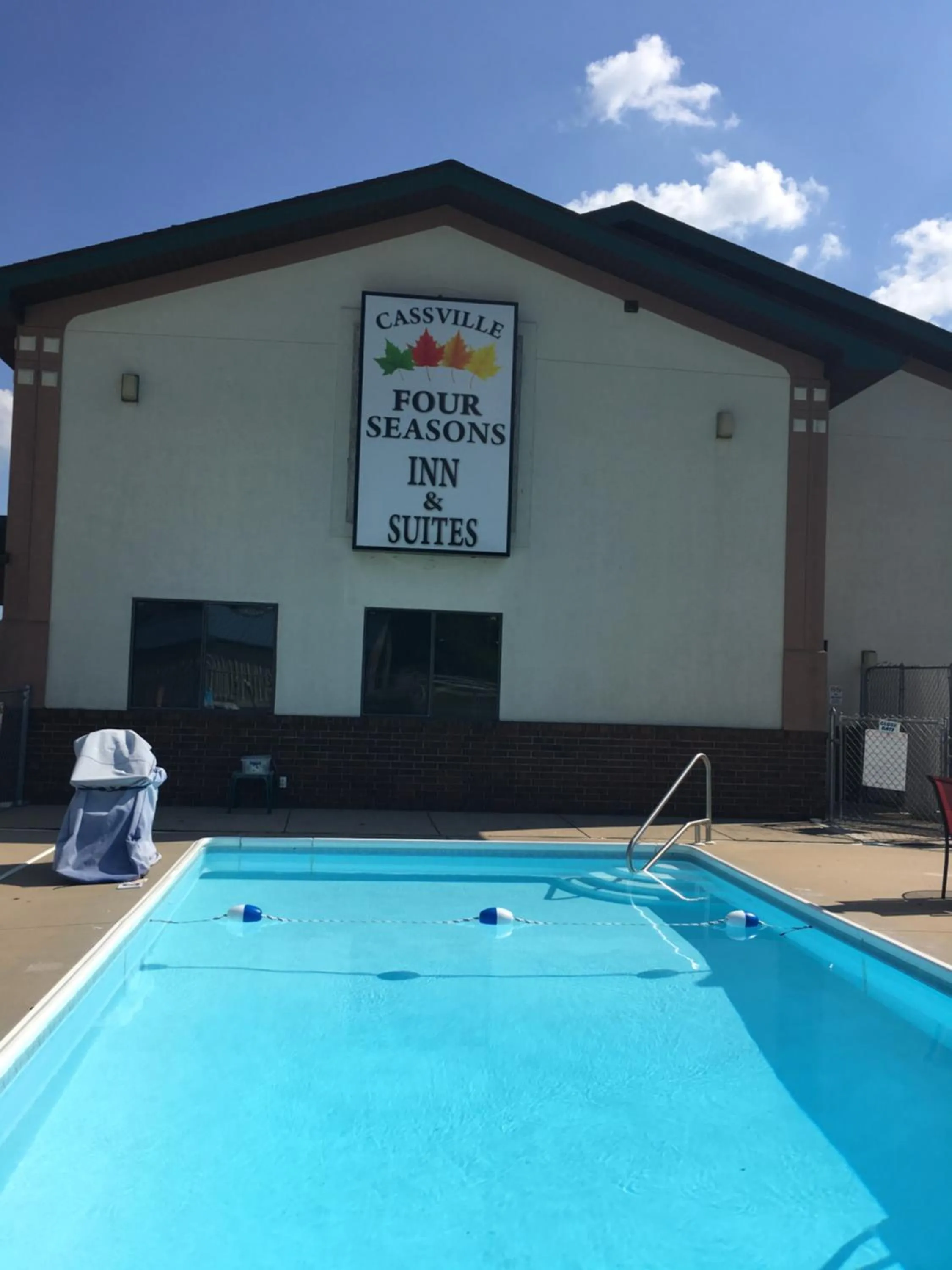 Cassville Four Seasons Inn & Suites