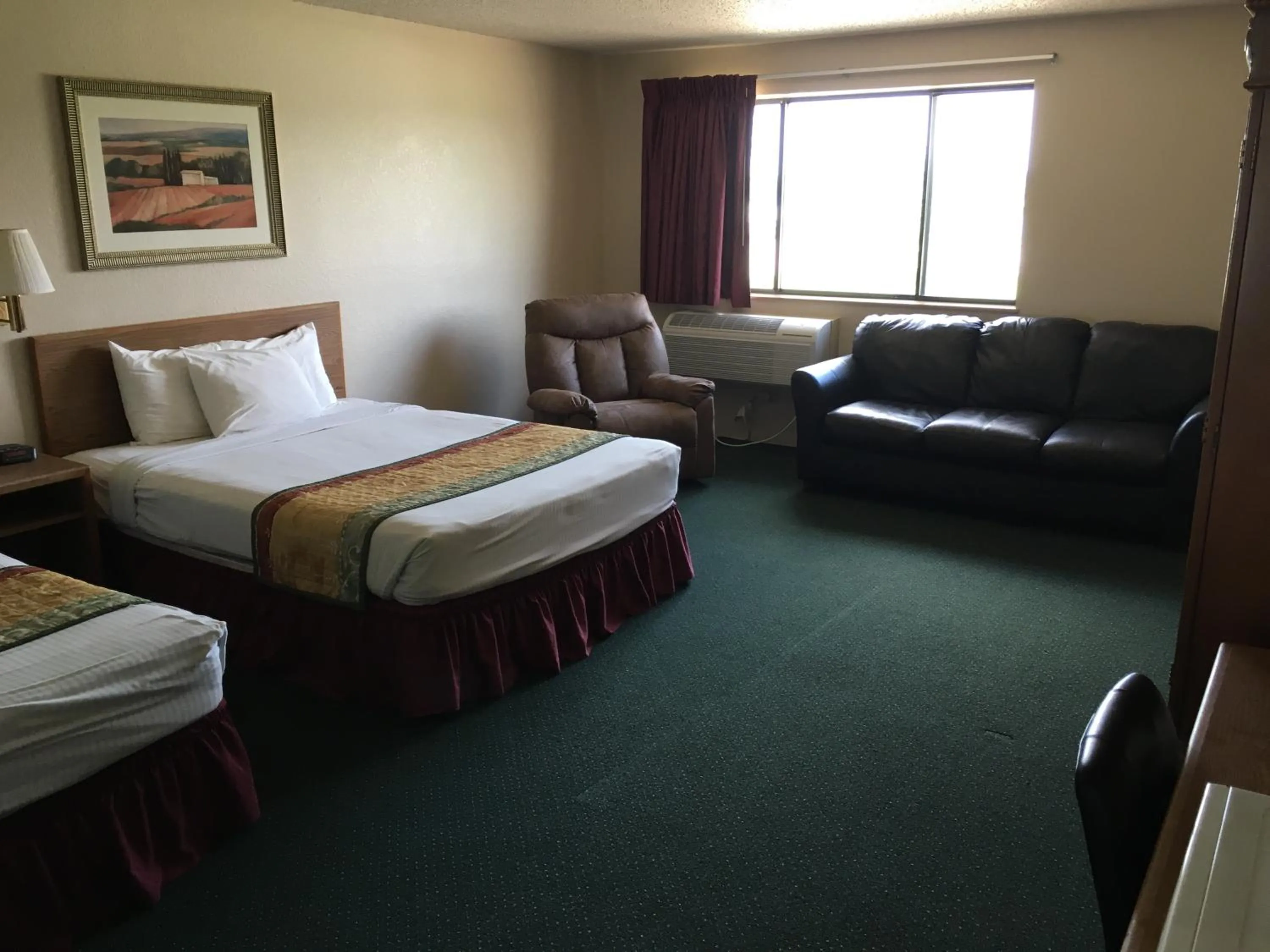 Bed in Cassville Four Seasons Inn & Suites