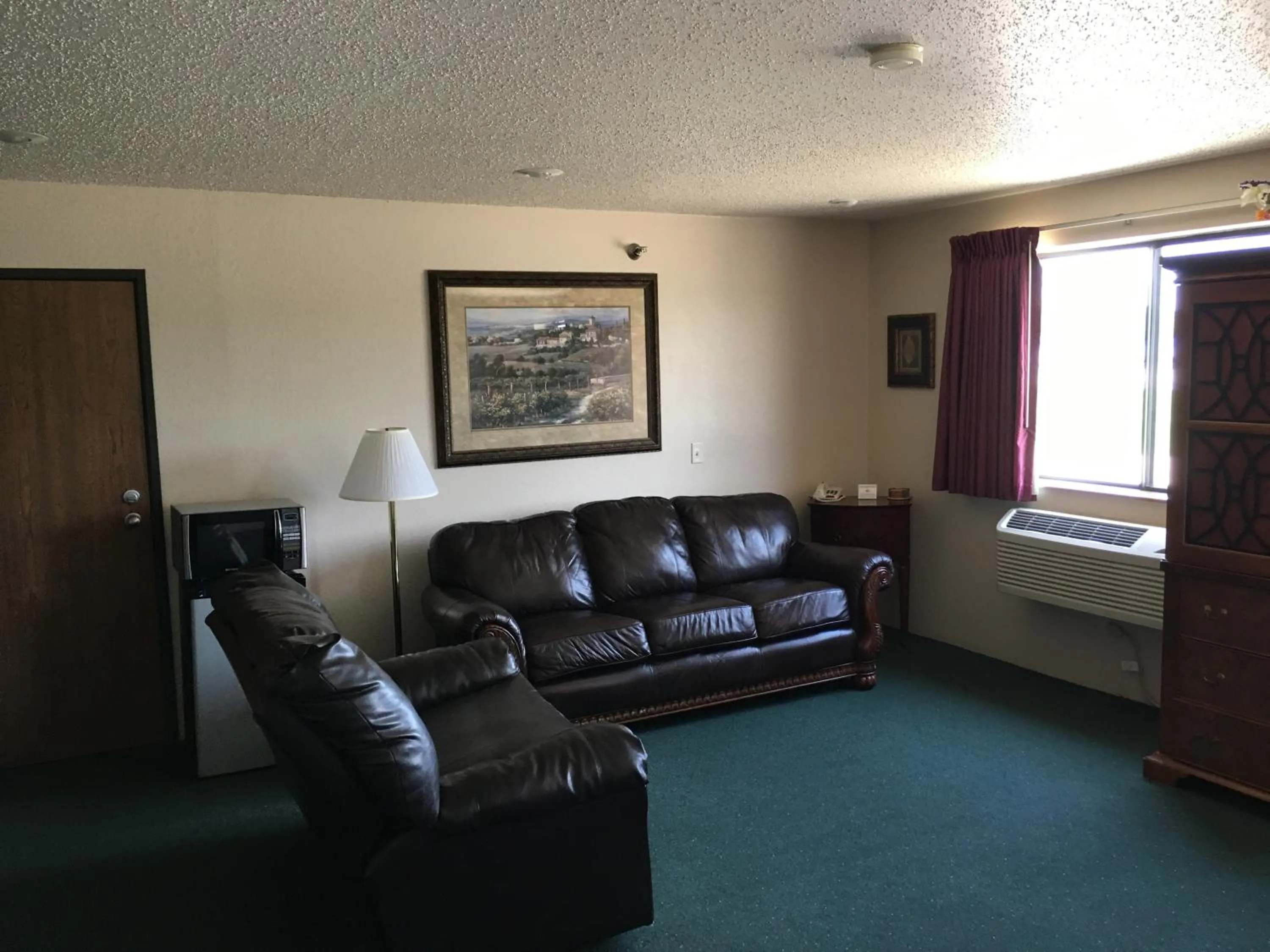 Cassville Four Seasons Inn & Suites