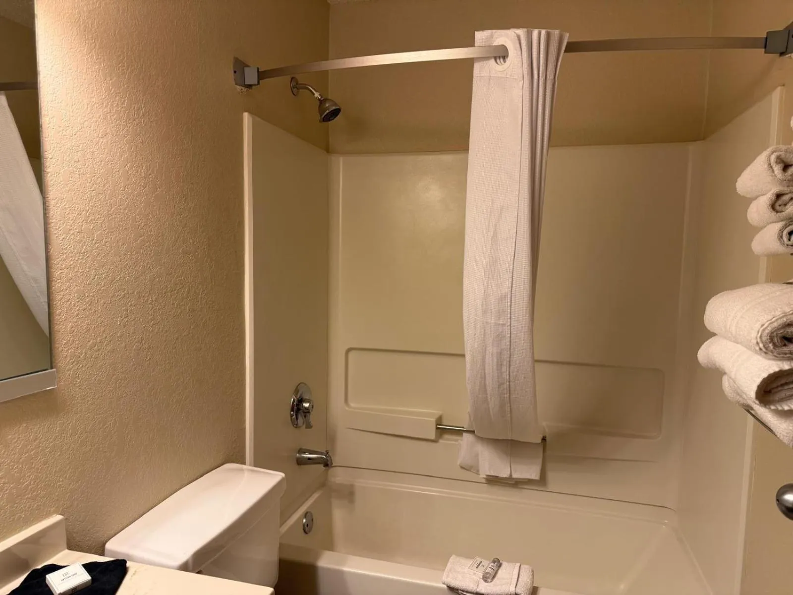 Shower in Cassville Four Seasons Inn & Suites