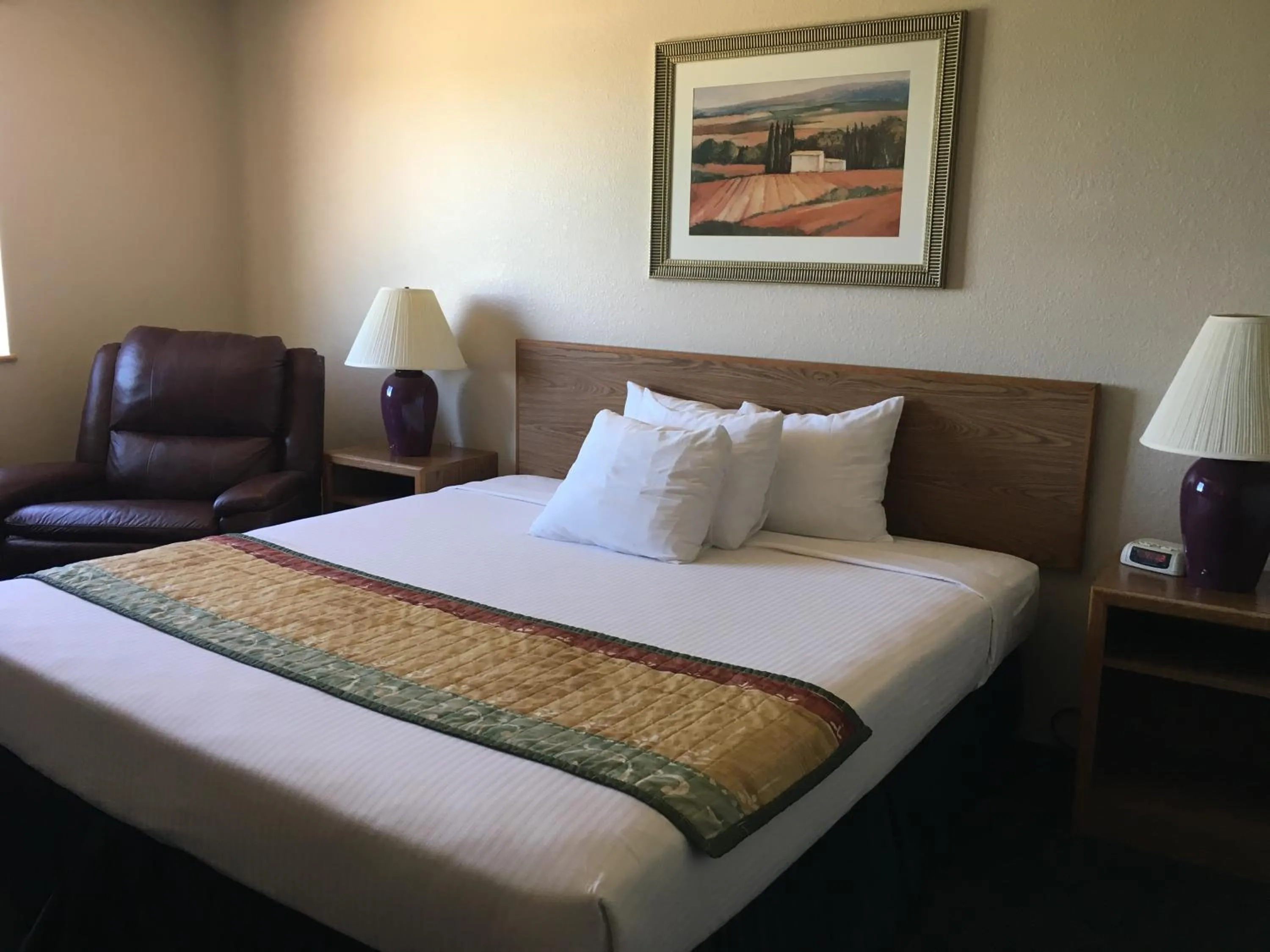 Bed in Cassville Four Seasons Inn & Suites