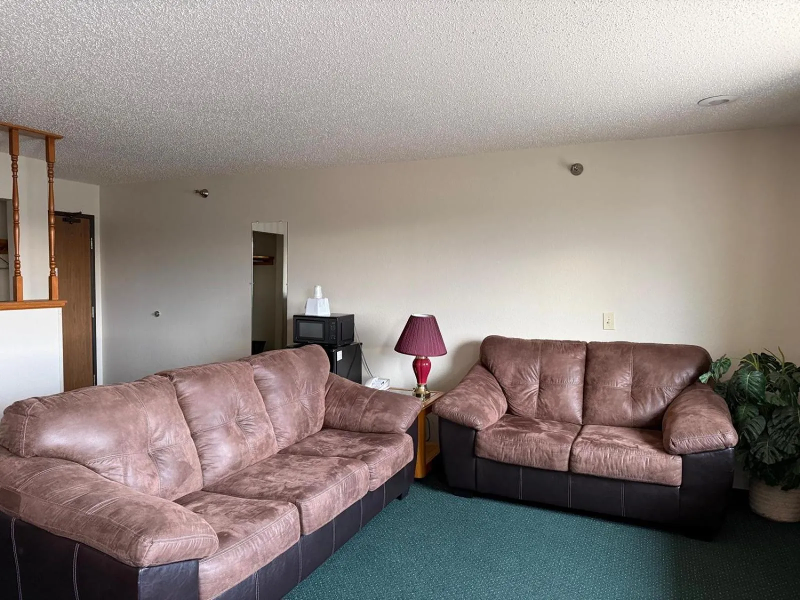 Seating area in Cassville Four Seasons Inn & Suites