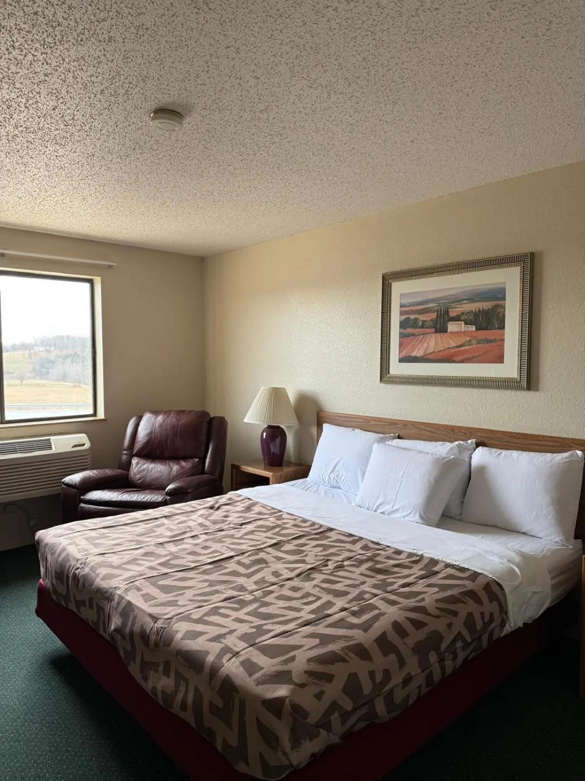 Bedroom, Bed in Cassville Four Seasons Inn & Suites