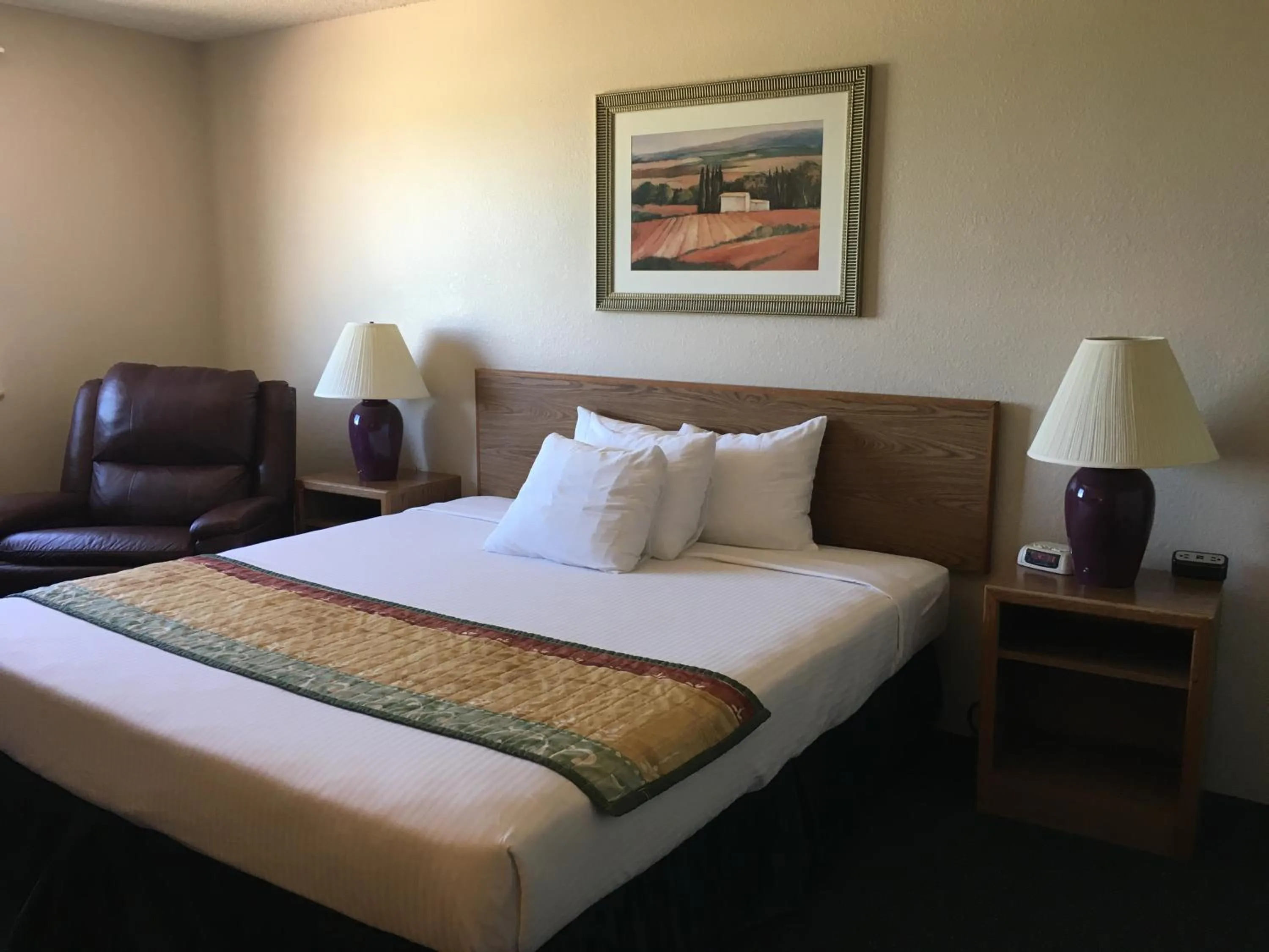Bed in Cassville Four Seasons Inn & Suites