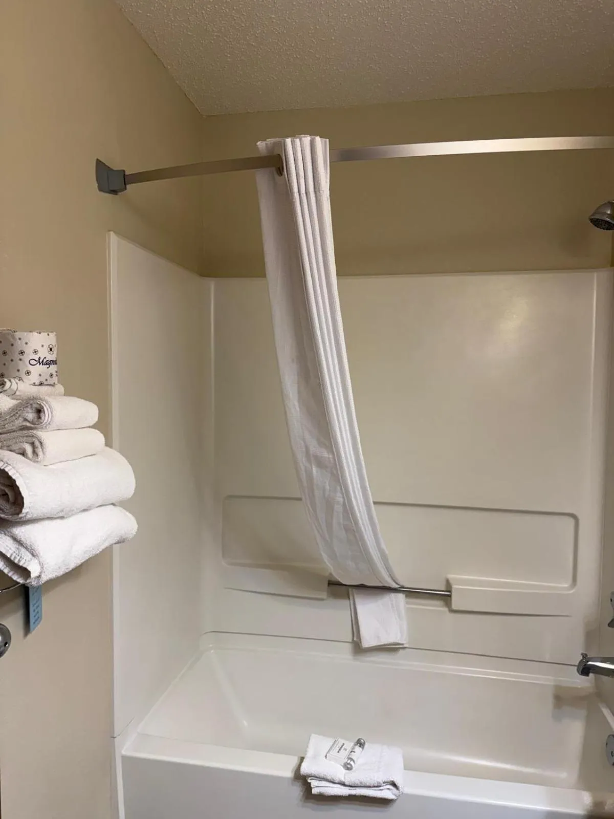 Shower in Cassville Four Seasons Inn & Suites