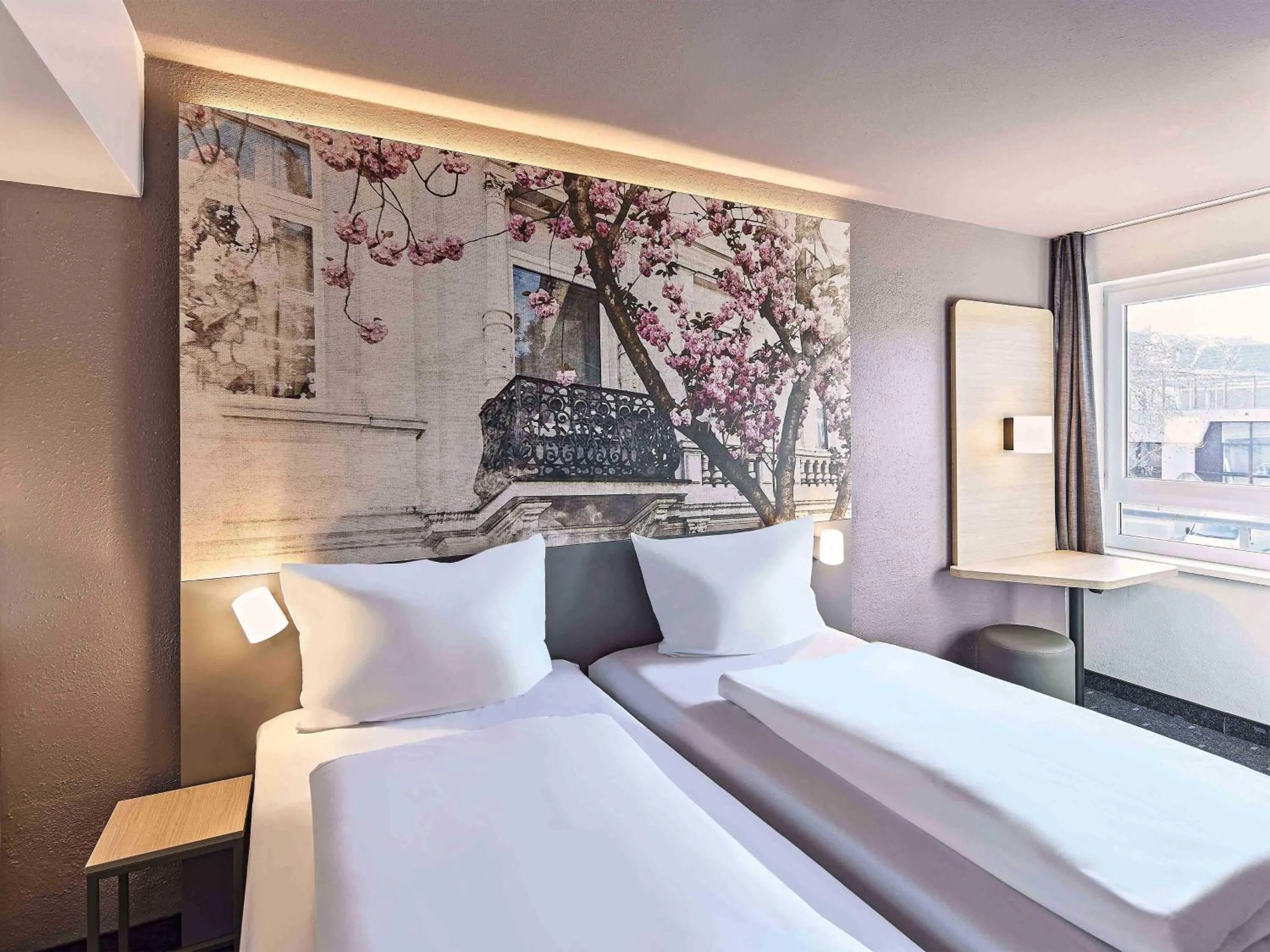 Photo of the whole room, Bed in B&B Hotel Bonn-City