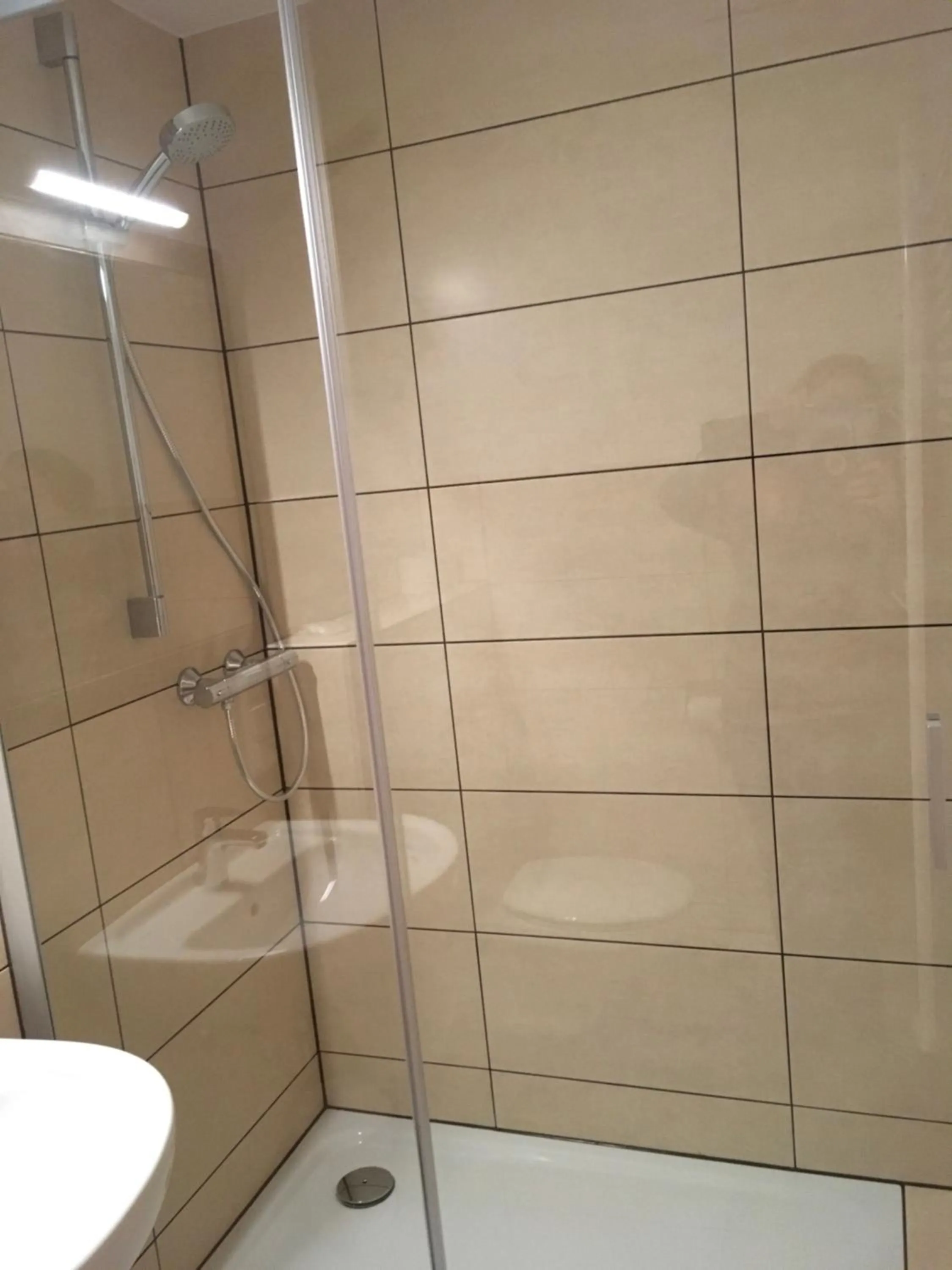 Shower in Hotel-Pension zum Paradies