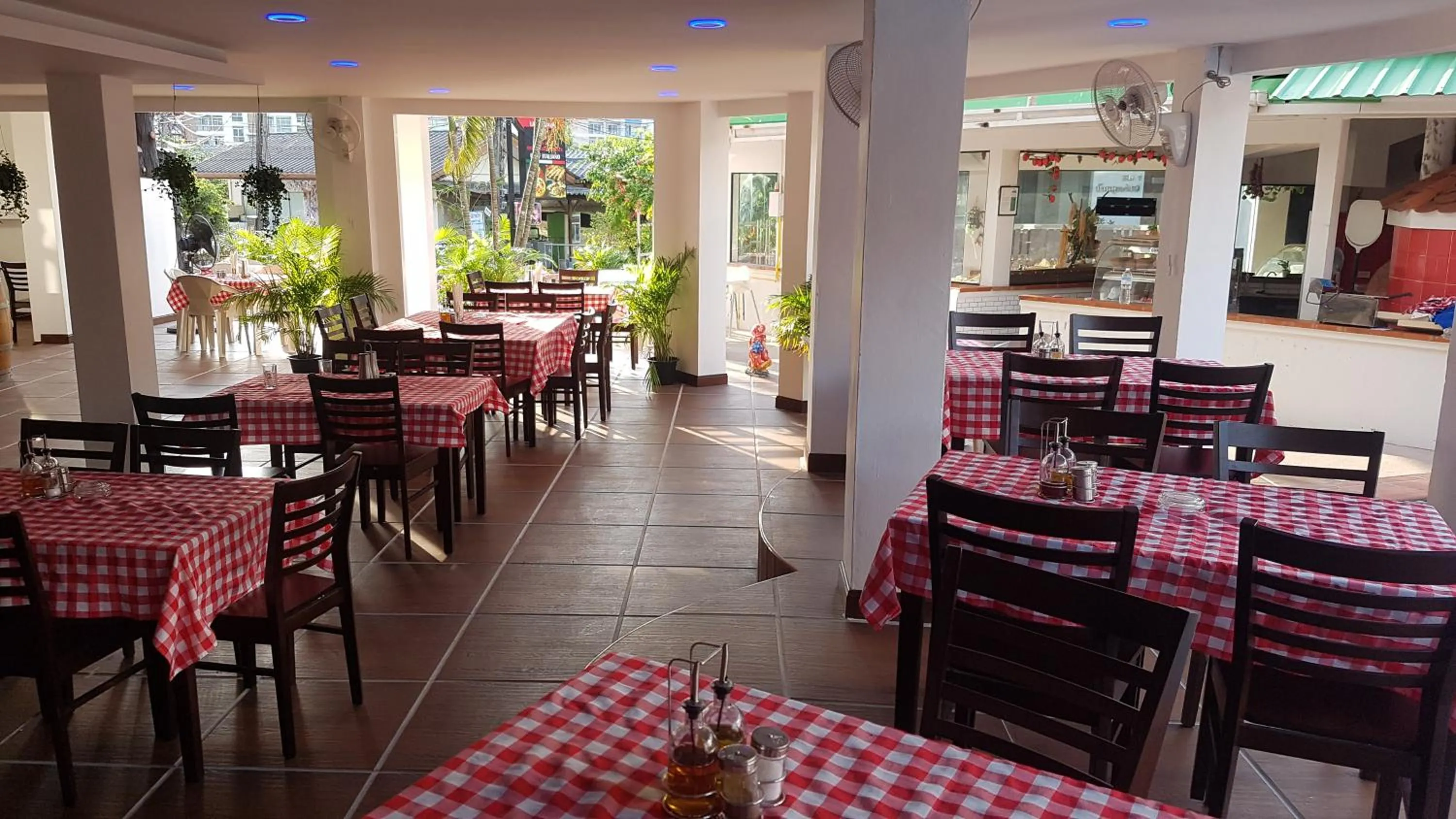 Restaurant/places to eat in La Capannina Hotel Patong