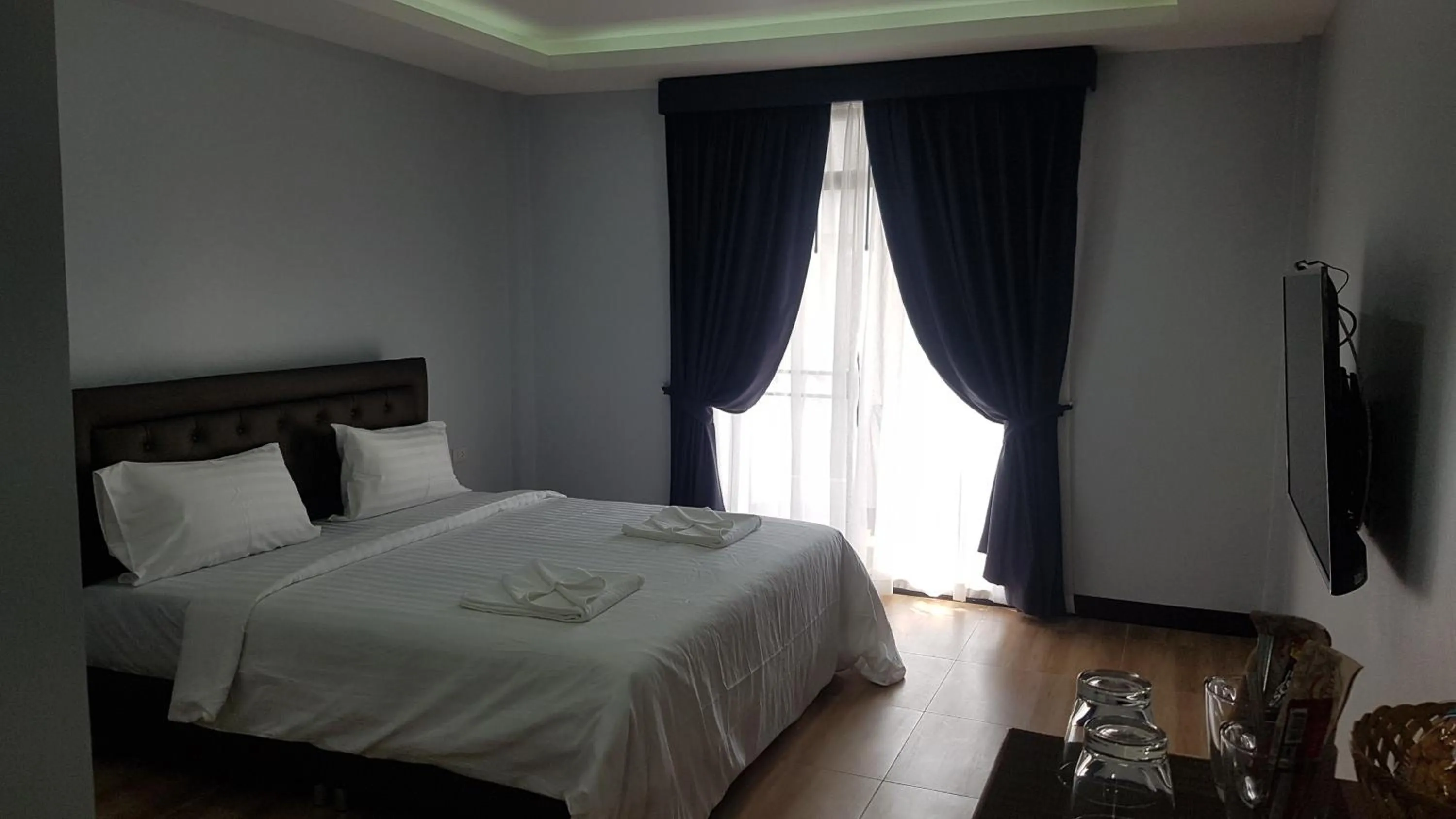 Photo of the whole room, Bed in La Capannina Hotel Patong