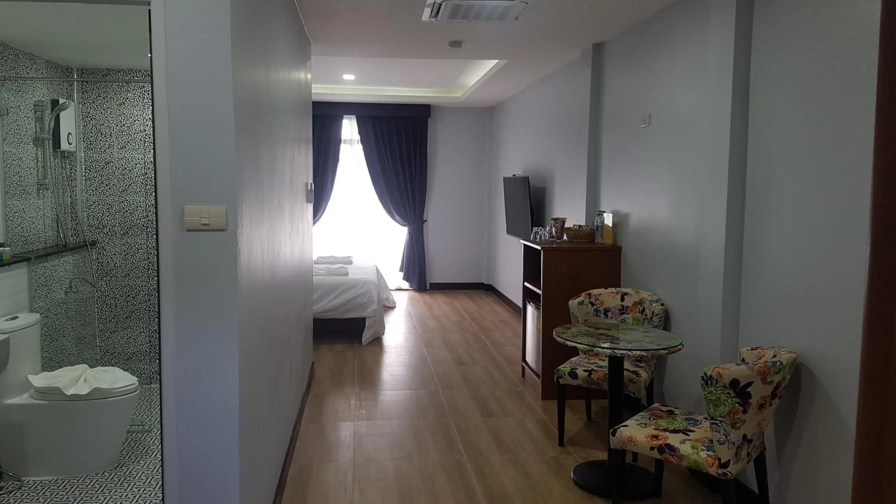 Deluxe Double Room with Balcony in La Capannina Hotel Patong Deluxe Double Room with Balcony in La Capannina Hotel Patong