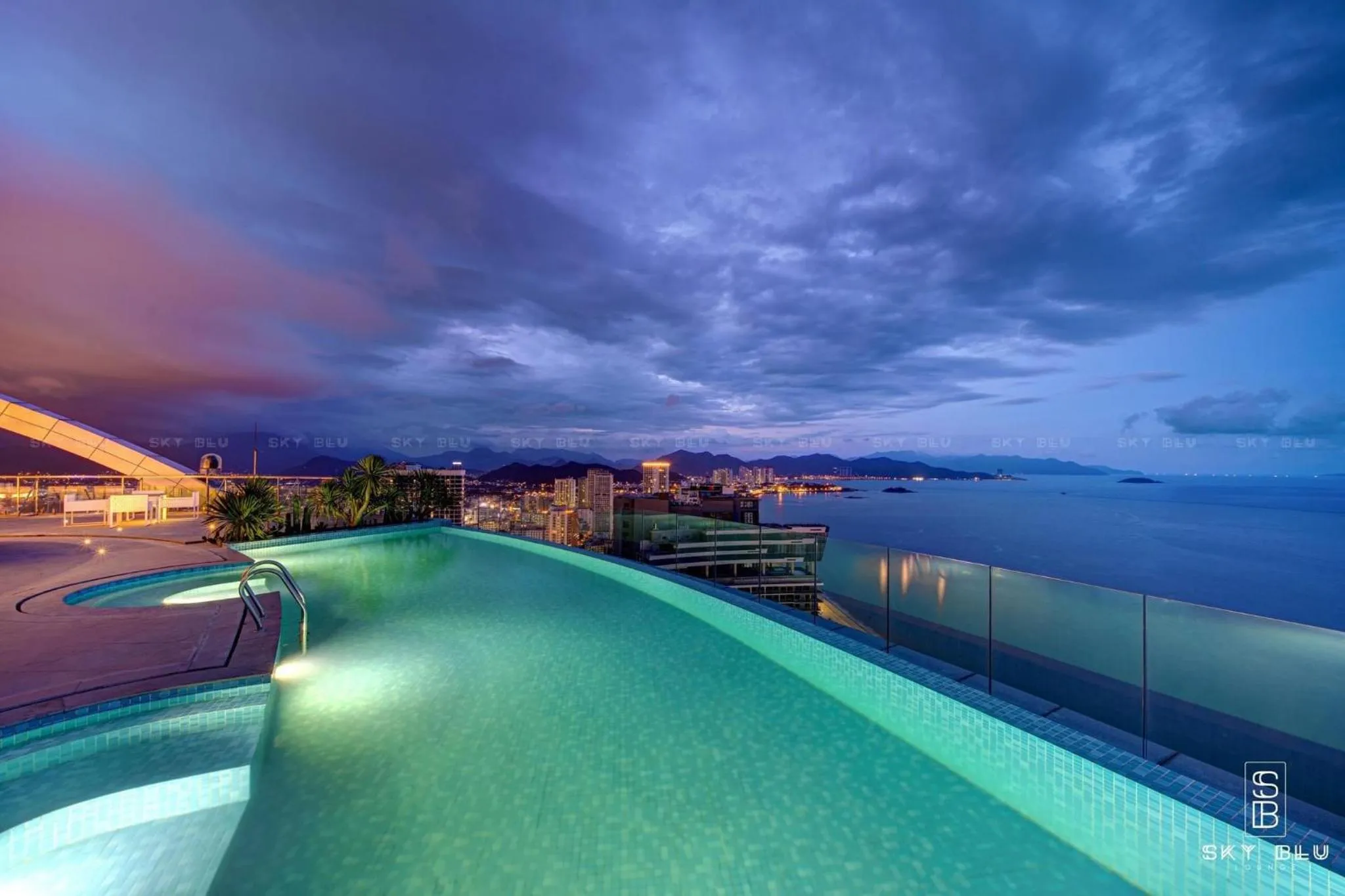 Swimming pool in Homie Panorama Beachfront Residences Nha Trang