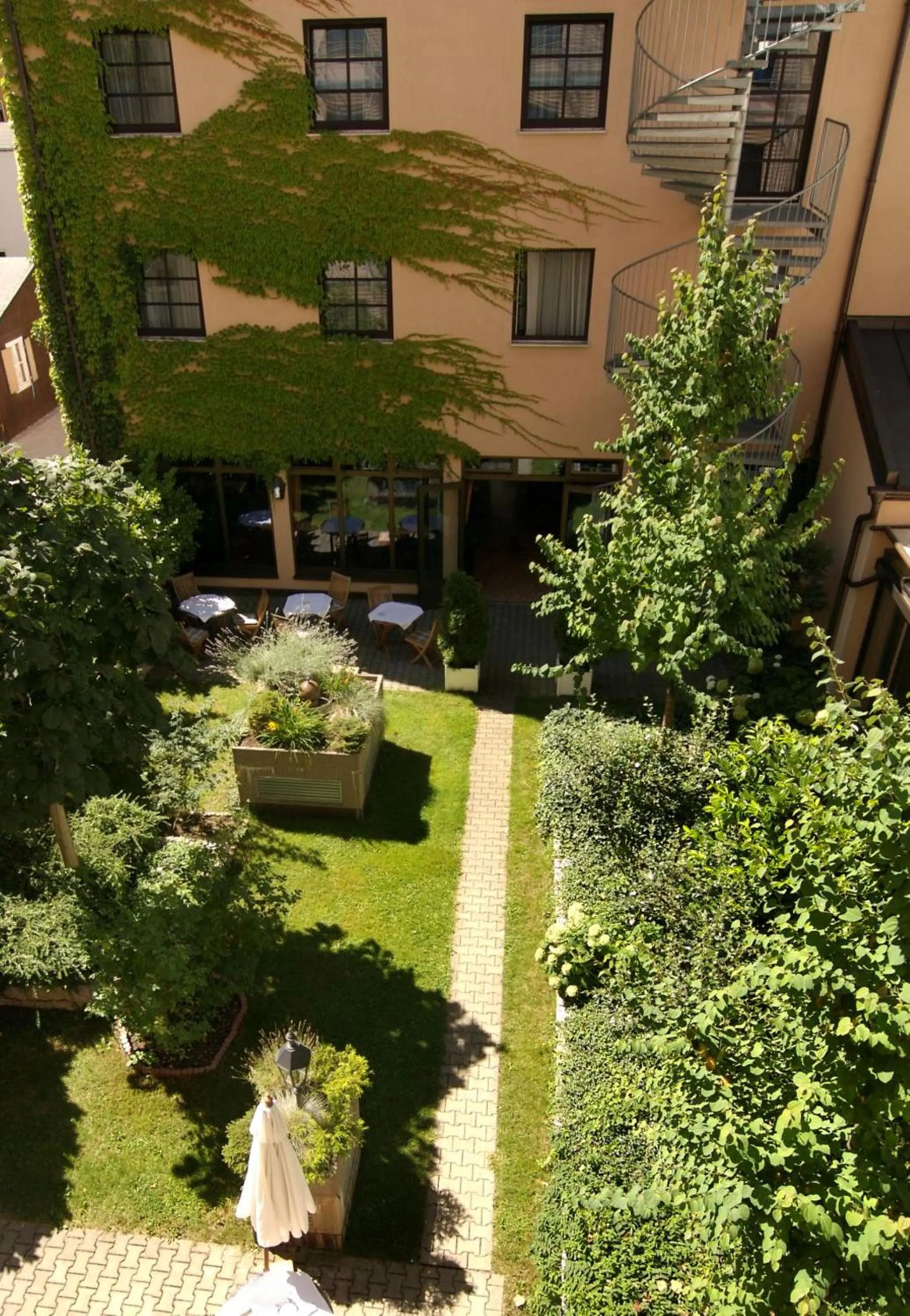 Facade/entrance in King's Hotel Center Superior