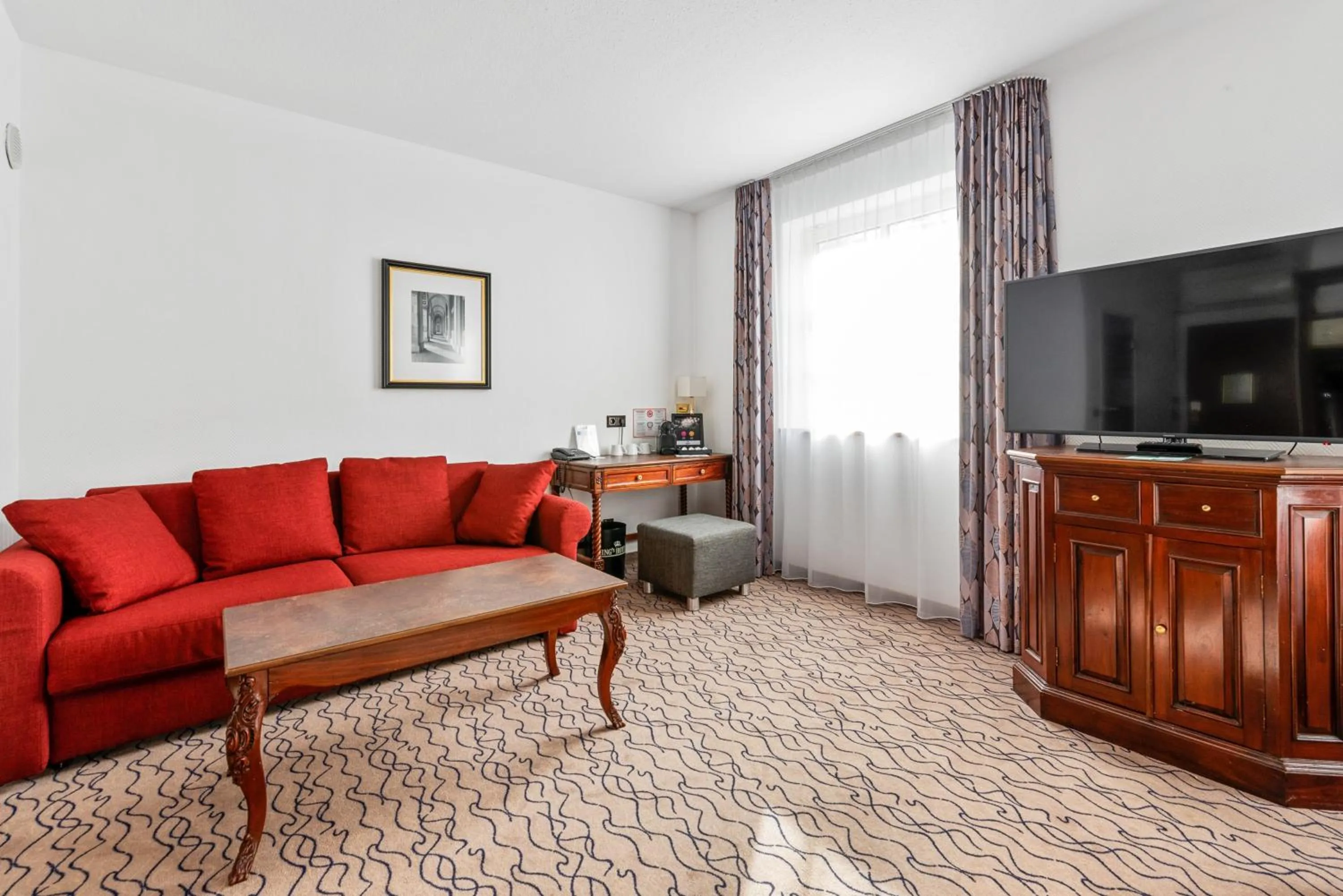 Seating area in King's Hotel Center Superior