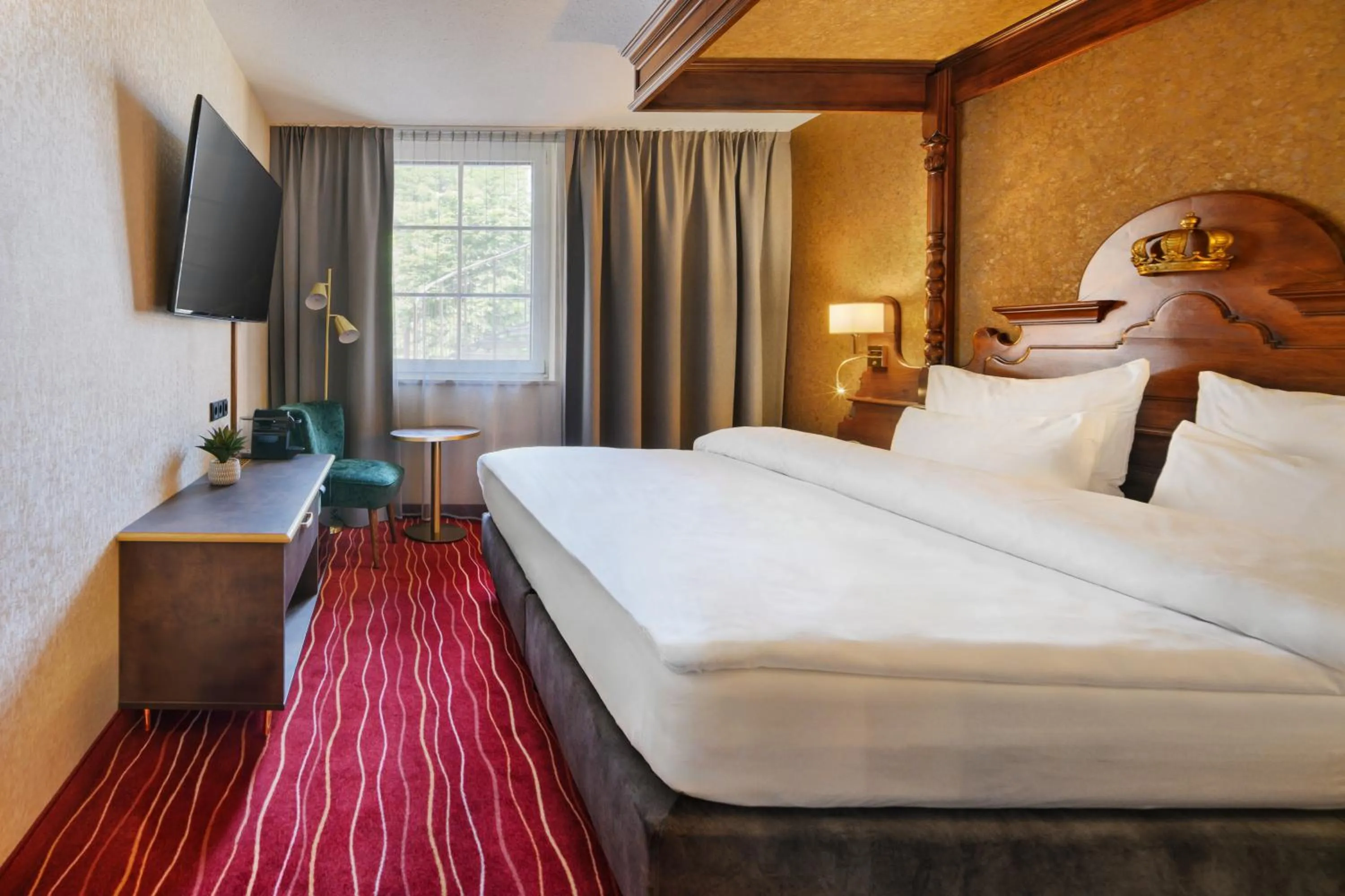 Bed in KING's Hotel First