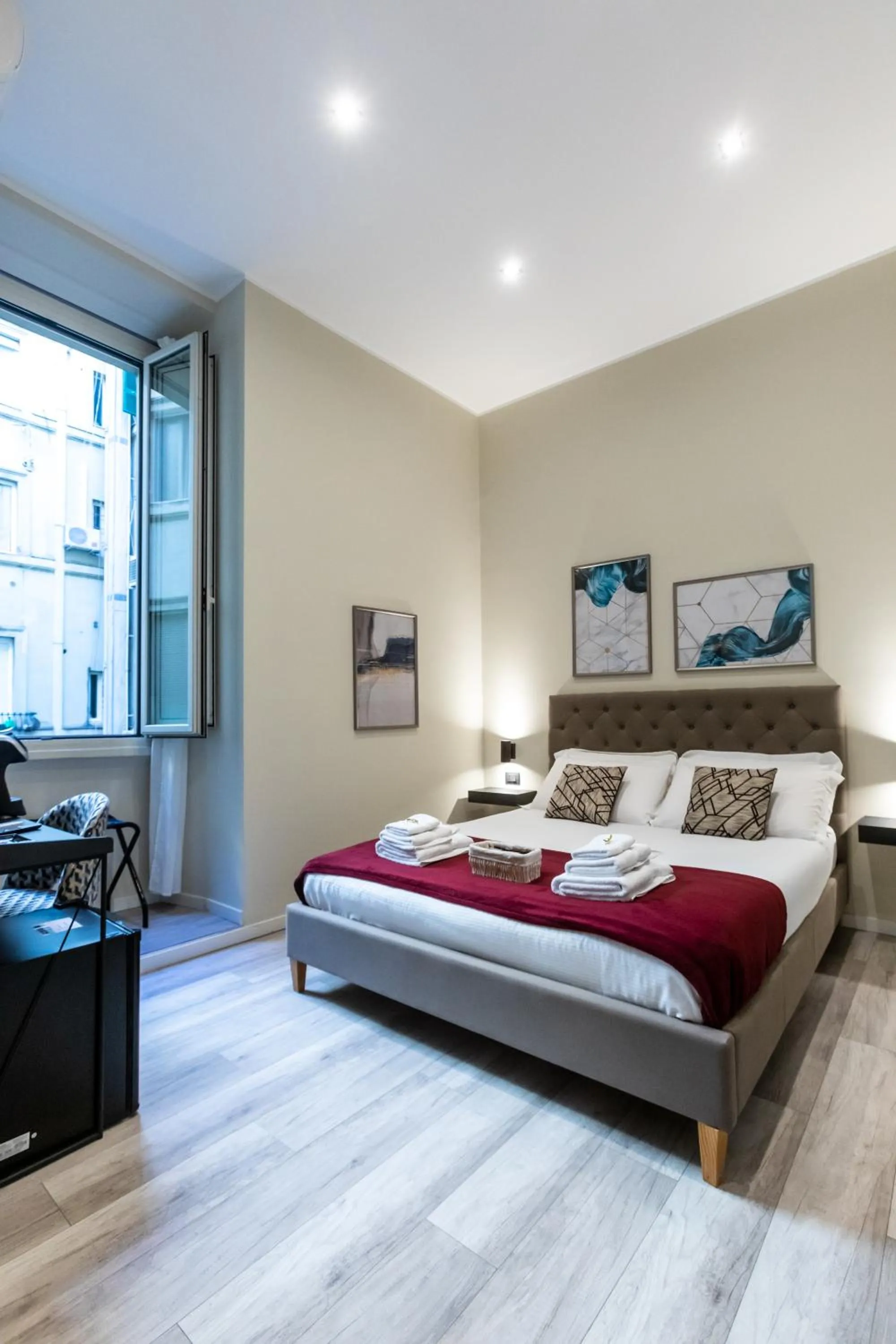 Bedroom, Bed in Suites 44 - Guesthouse close to Vaticano, San Pietro, Castel Sant'angelo