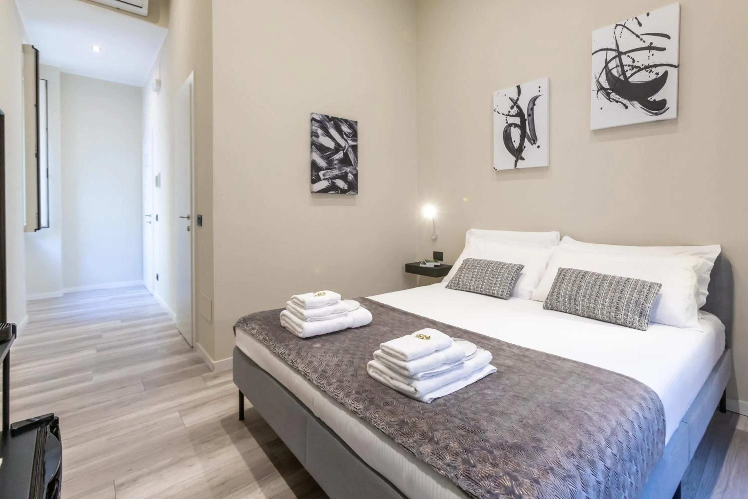 Bedroom, Bed in Suites 44 - Guesthouse close to Vaticano, San Pietro, Castel Sant'angelo