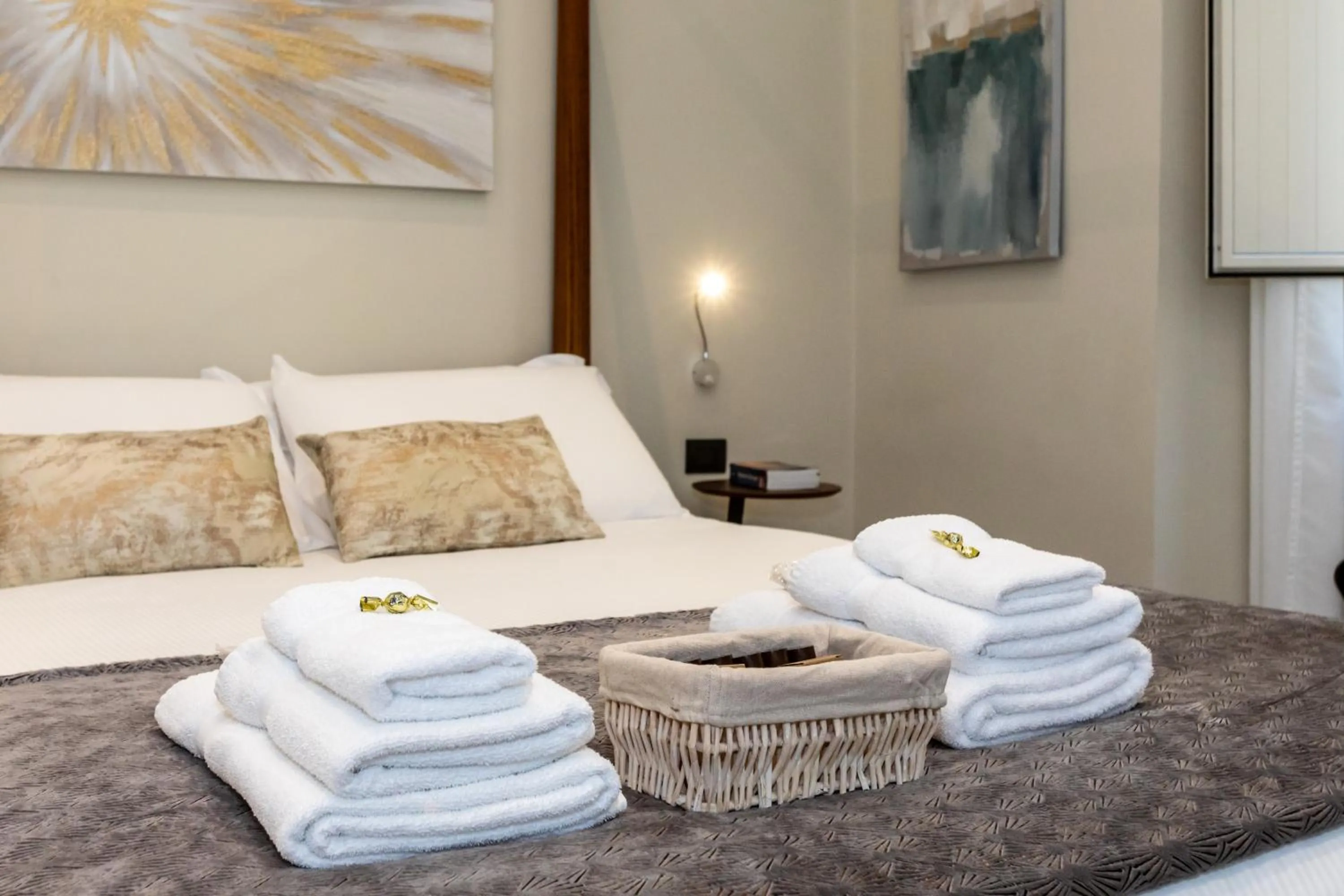 Bed in Suites 44 - Guesthouse close to Vaticano, San Pietro, Castel Sant'angelo