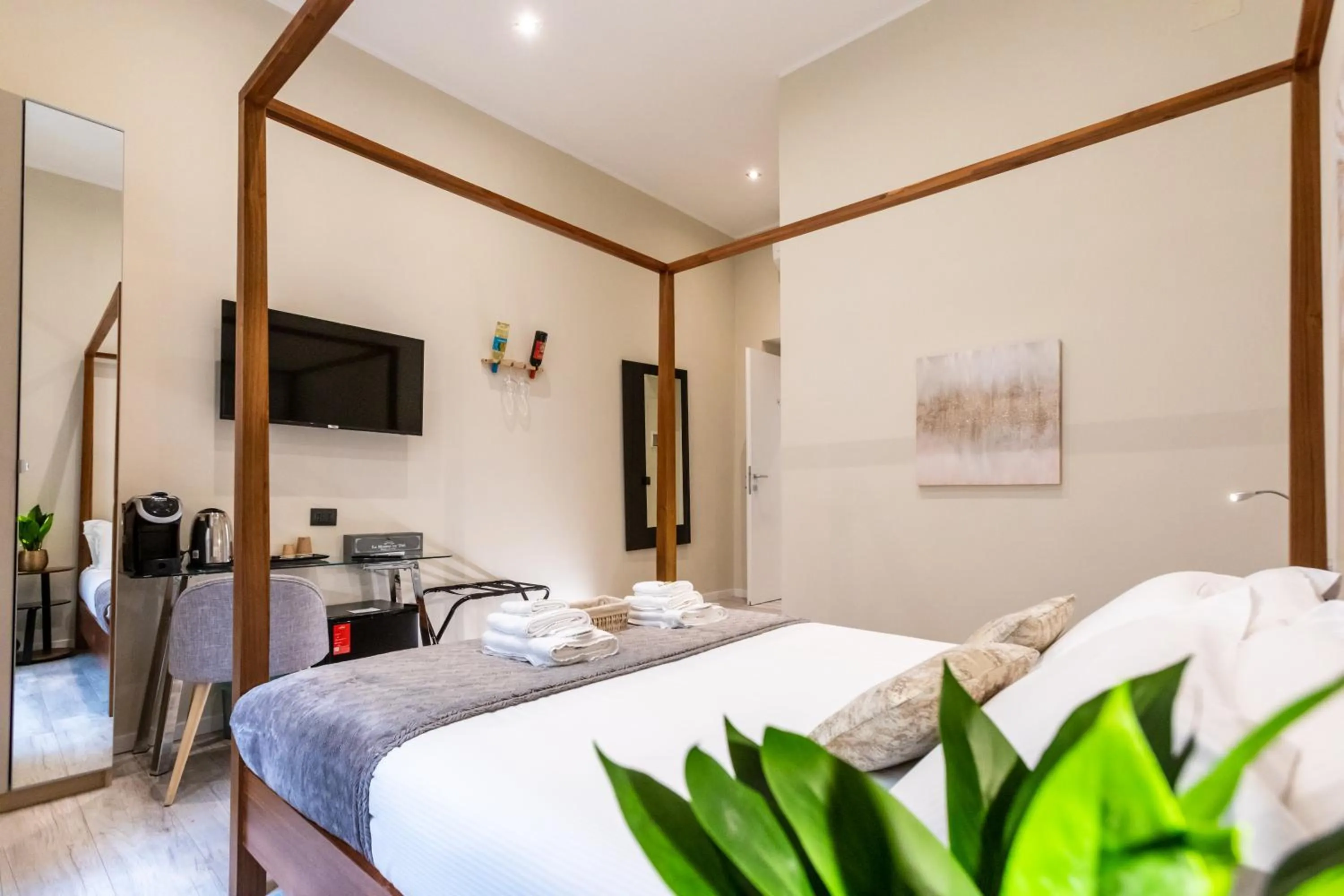 Photo of the whole room, Bed in Suites 44 - Guesthouse close to Vaticano, San Pietro, Castel Sant'angelo