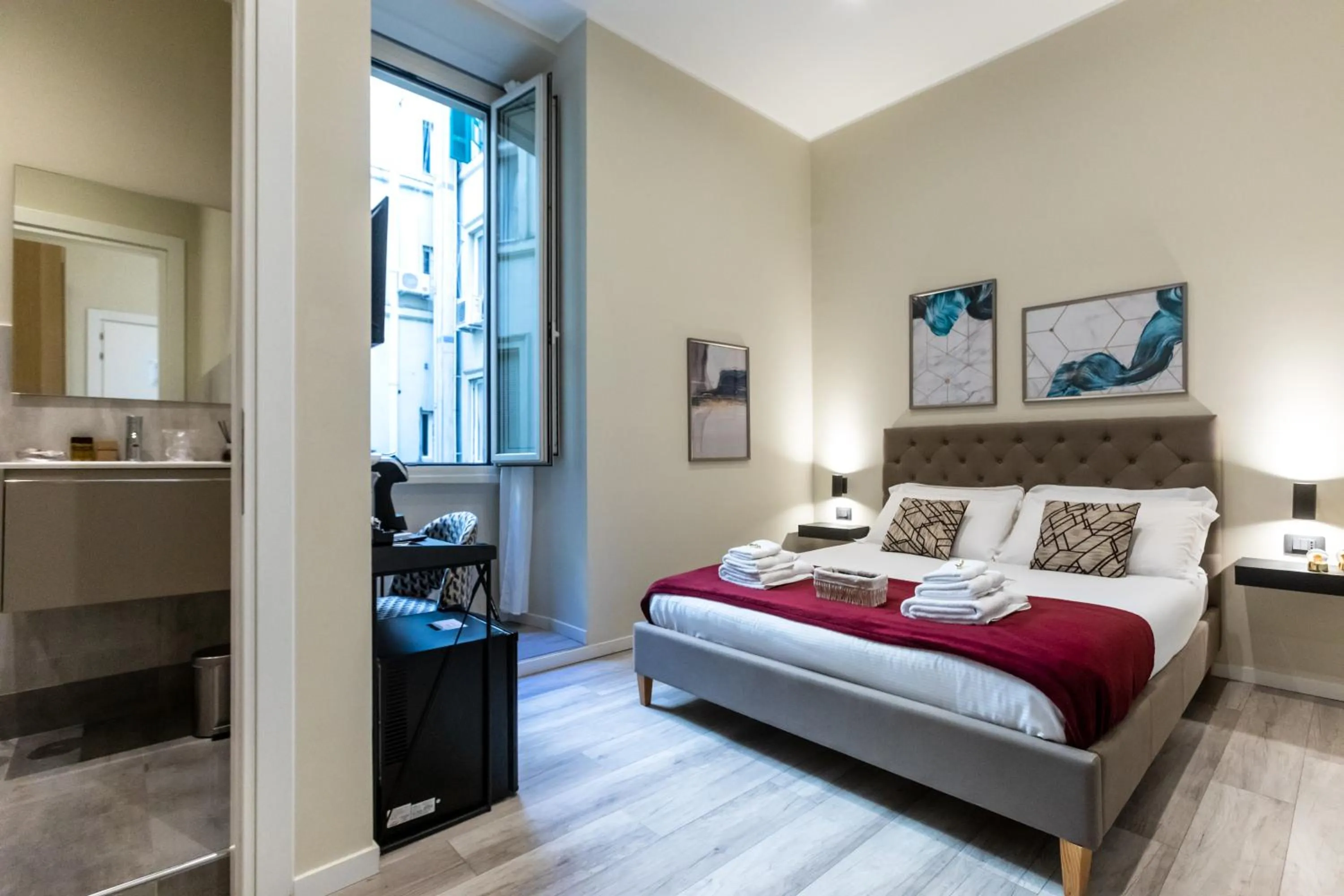 Bedroom, Bed in Suites 44 - Guesthouse close to Vaticano, San Pietro, Castel Sant'angelo