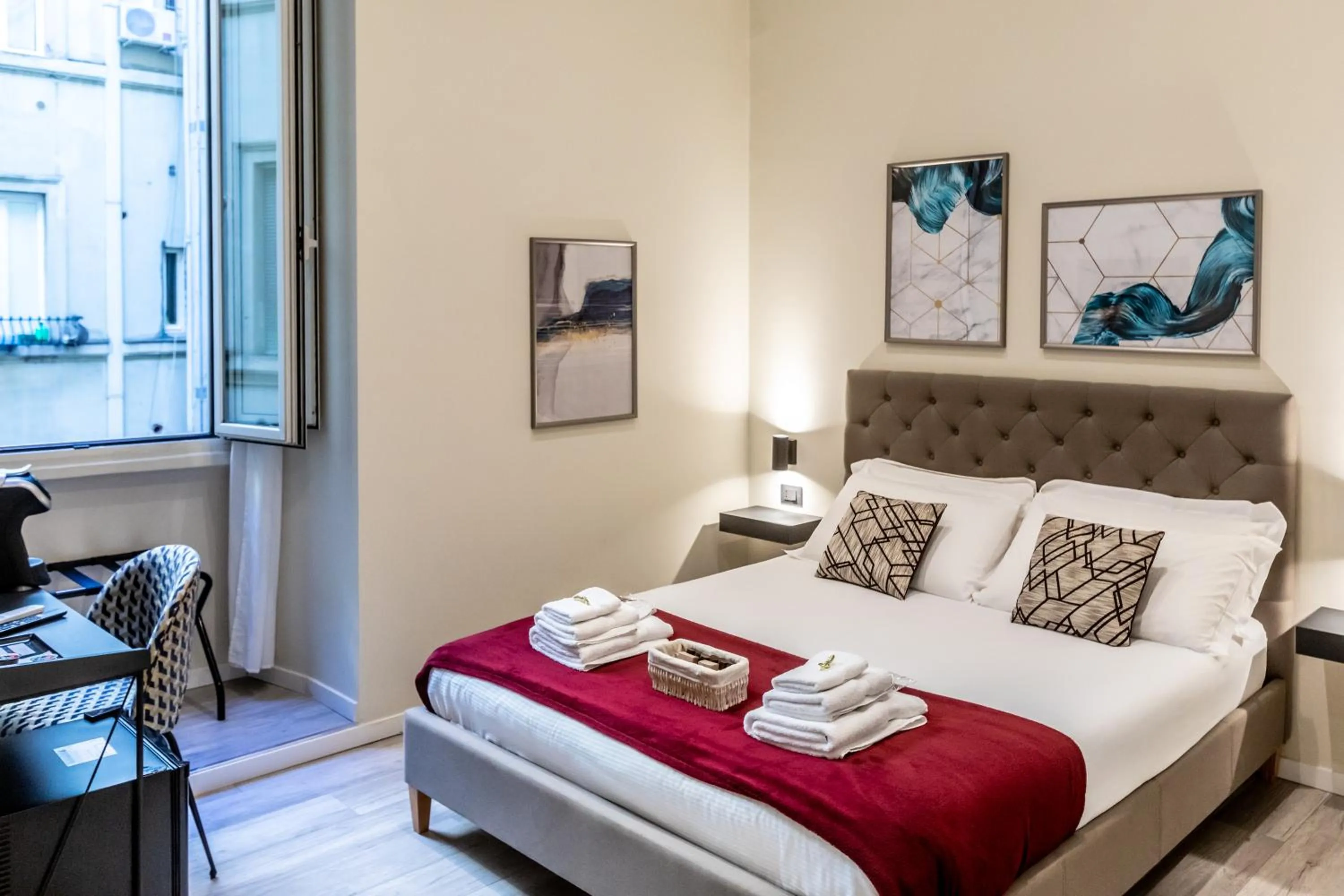 Bedroom, Bed in Suites 44 - Guesthouse close to Vaticano, San Pietro, Castel Sant'angelo