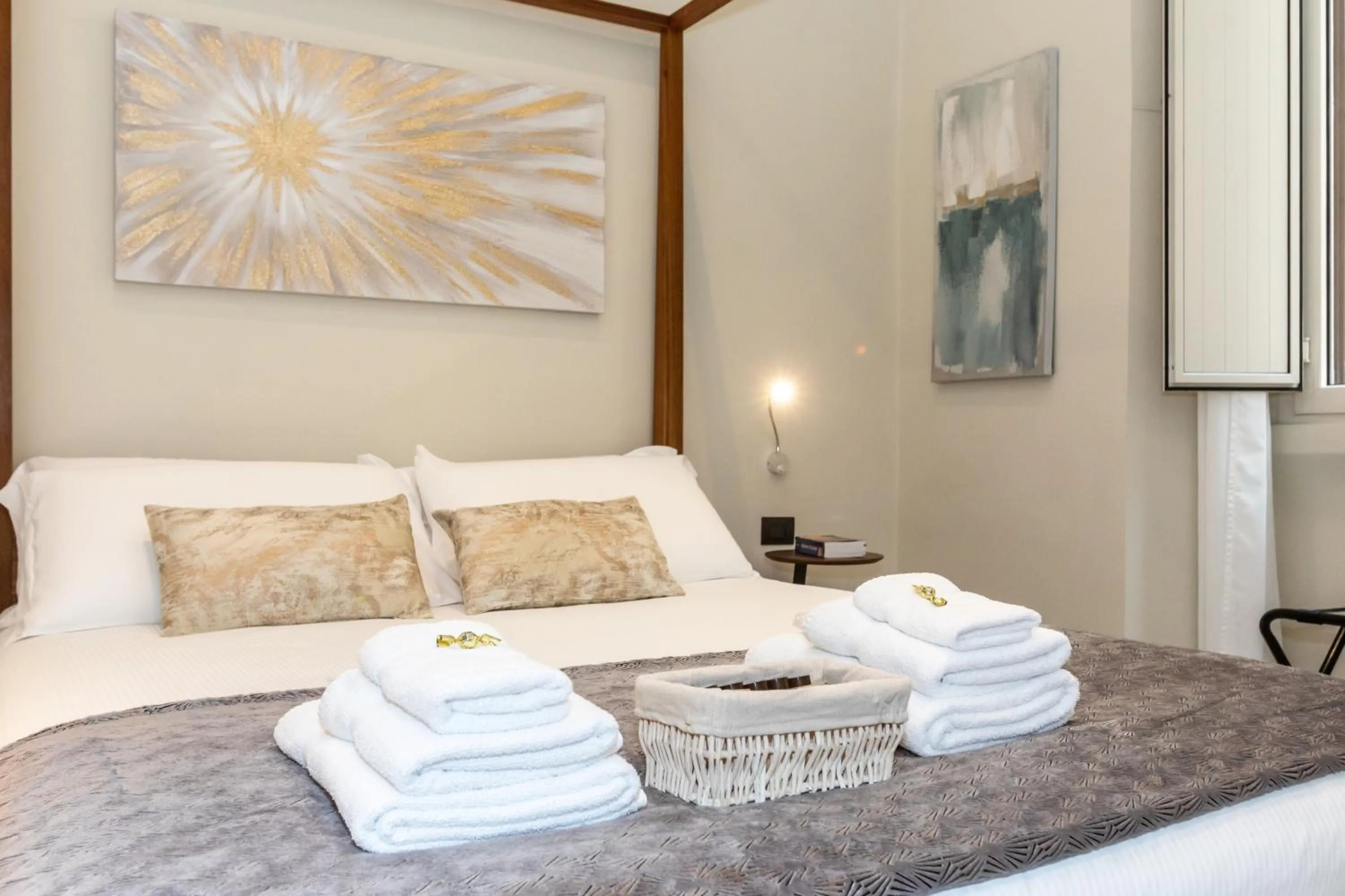 Bed in Suites 44 - Guesthouse close to Vaticano, San Pietro, Castel Sant'angelo