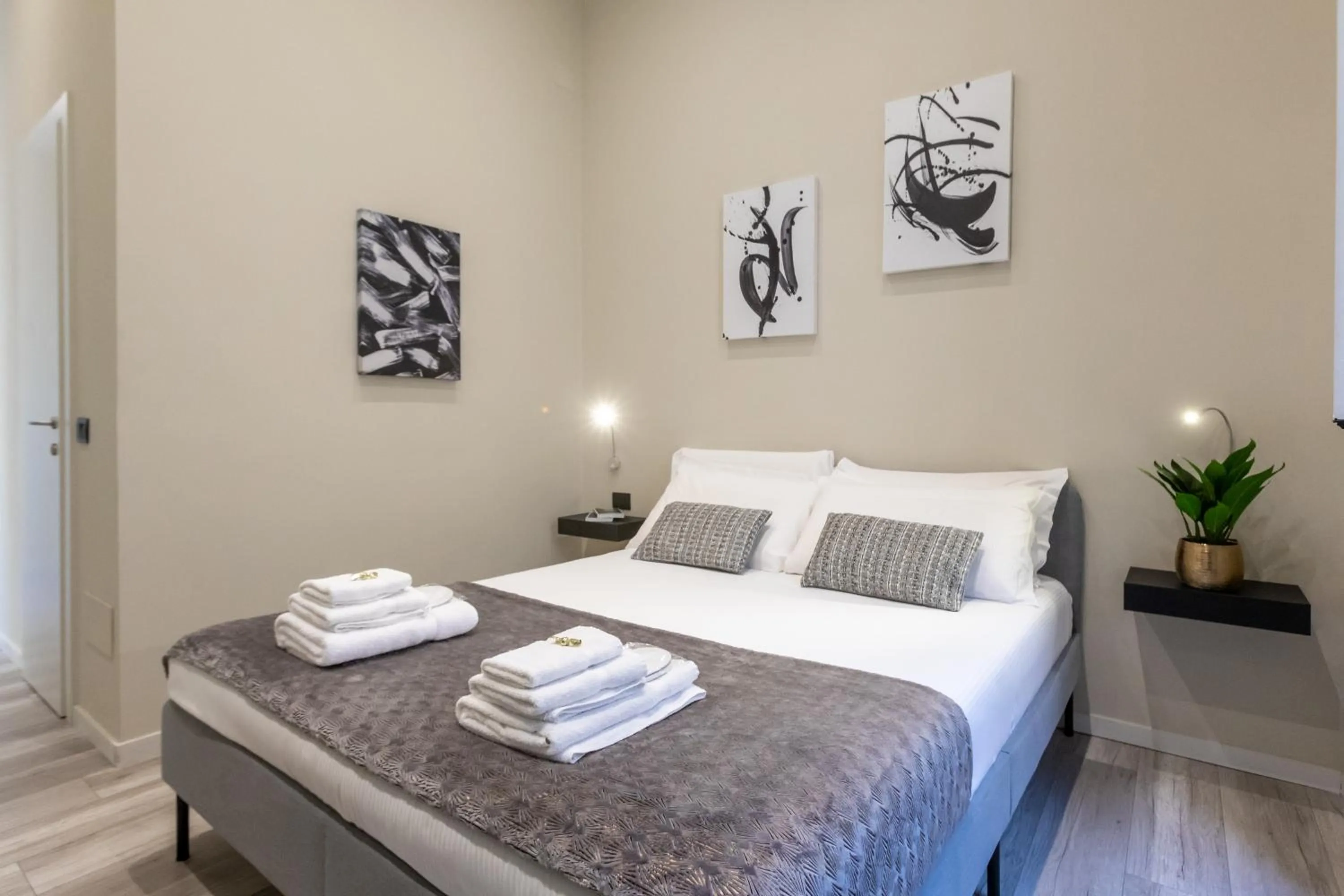 Bed in Suites 44 - Guesthouse close to Vaticano, San Pietro, Castel Sant'angelo