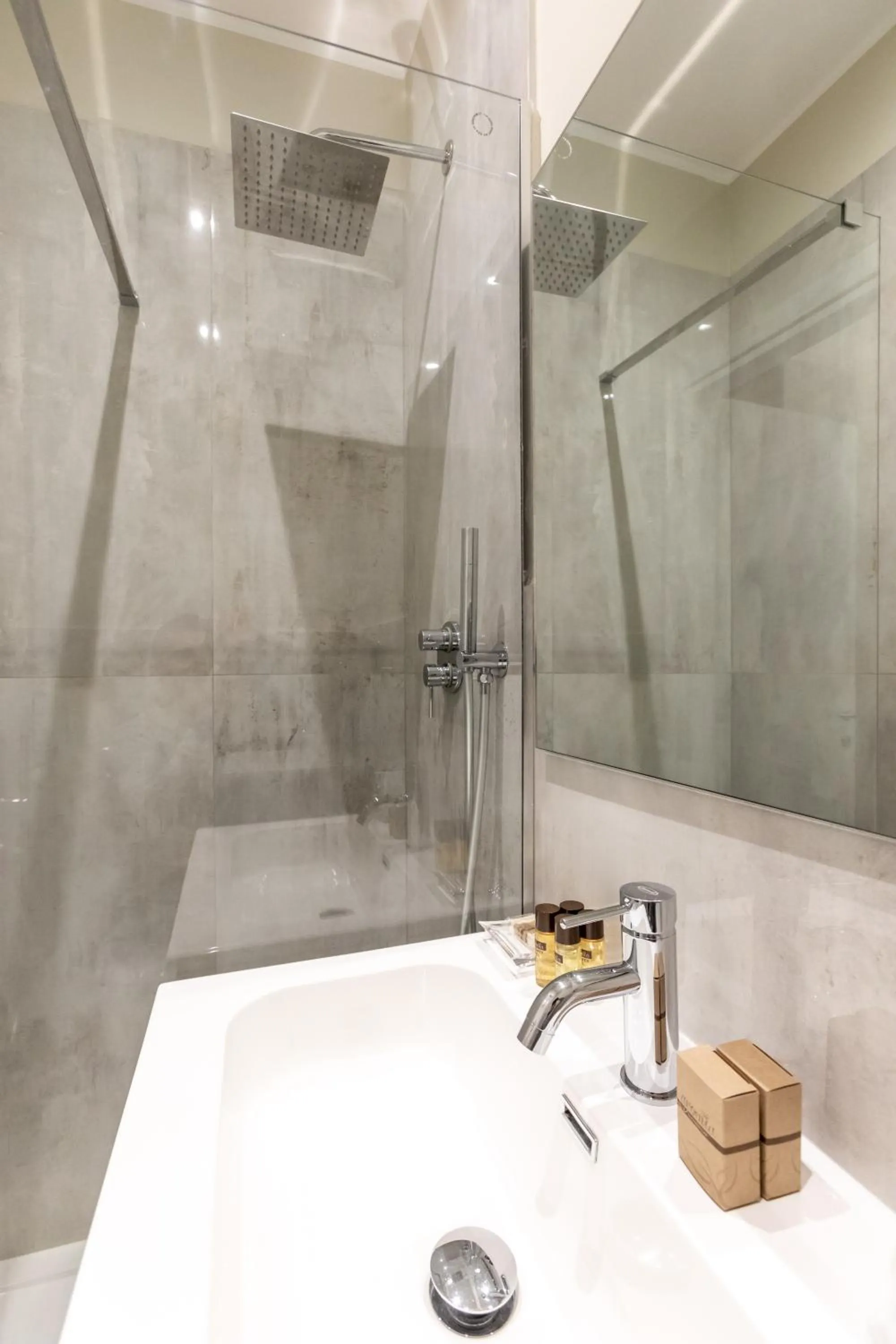 Bathroom in Suites 44 - Guesthouse close to Vaticano, San Pietro, Castel Sant'angelo