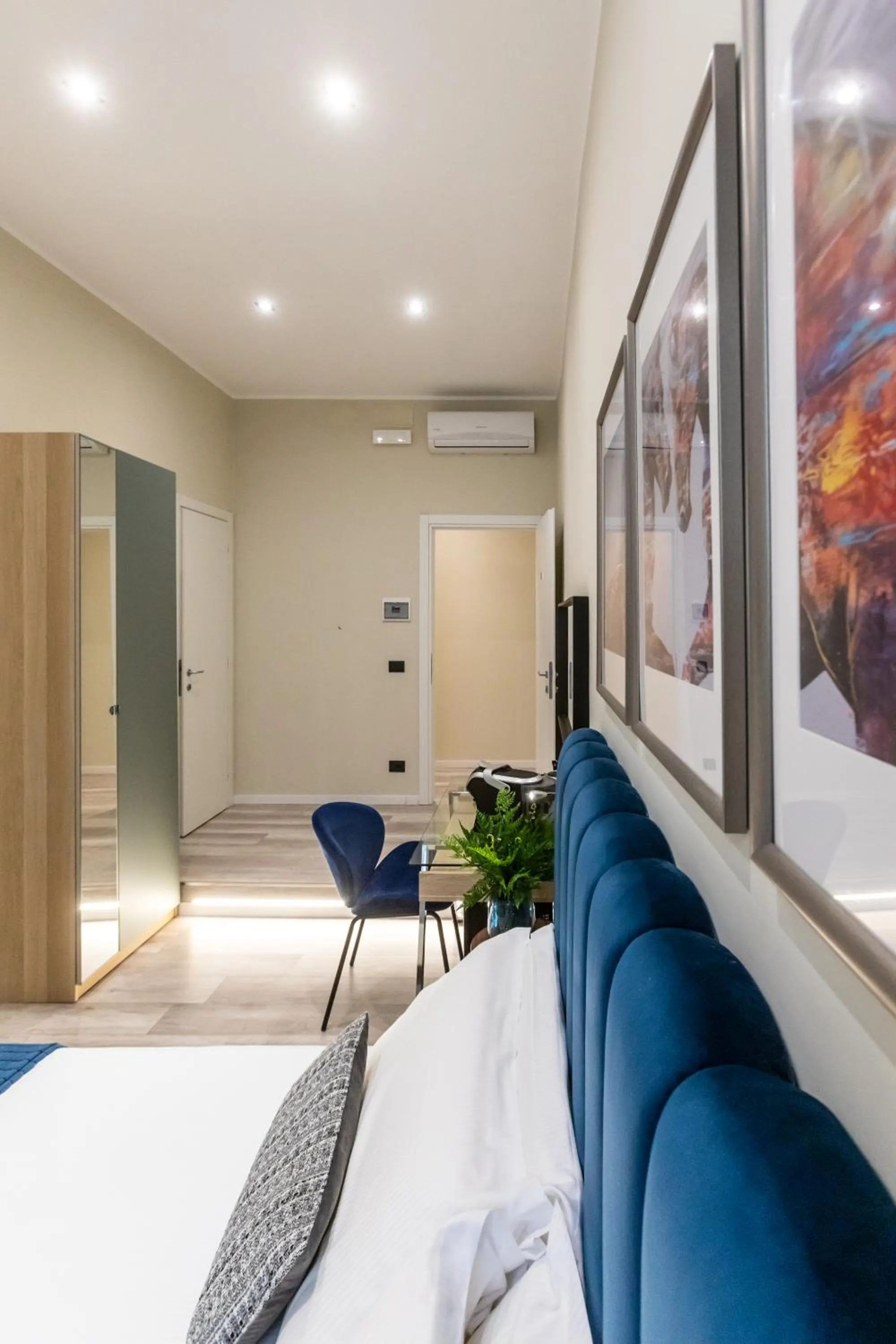 Bedroom, Bed in Suites 44 - Guesthouse close to Vaticano, San Pietro, Castel Sant'angelo