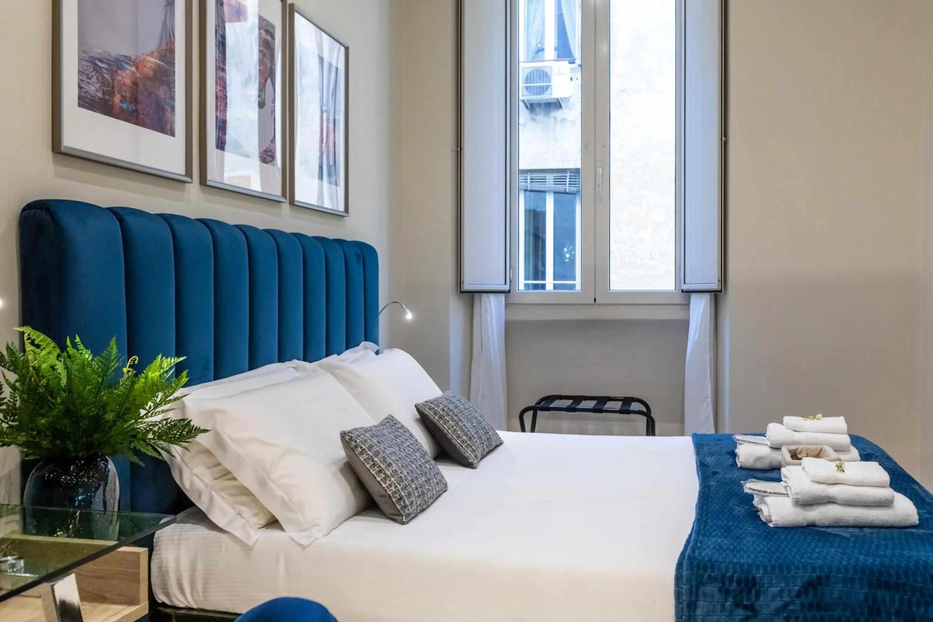 Bedroom, Bed in Suites 44 - Guesthouse close to Vaticano, San Pietro, Castel Sant'angelo