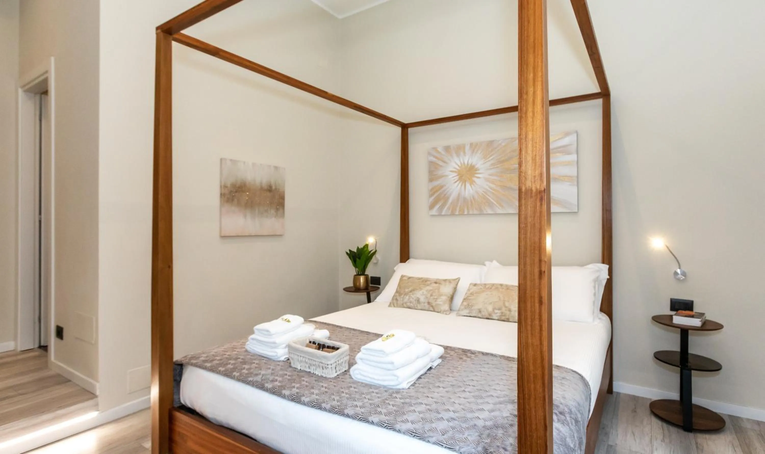 Bed in Suites 44 - Guesthouse close to Vaticano, San Pietro, Castel Sant'angelo