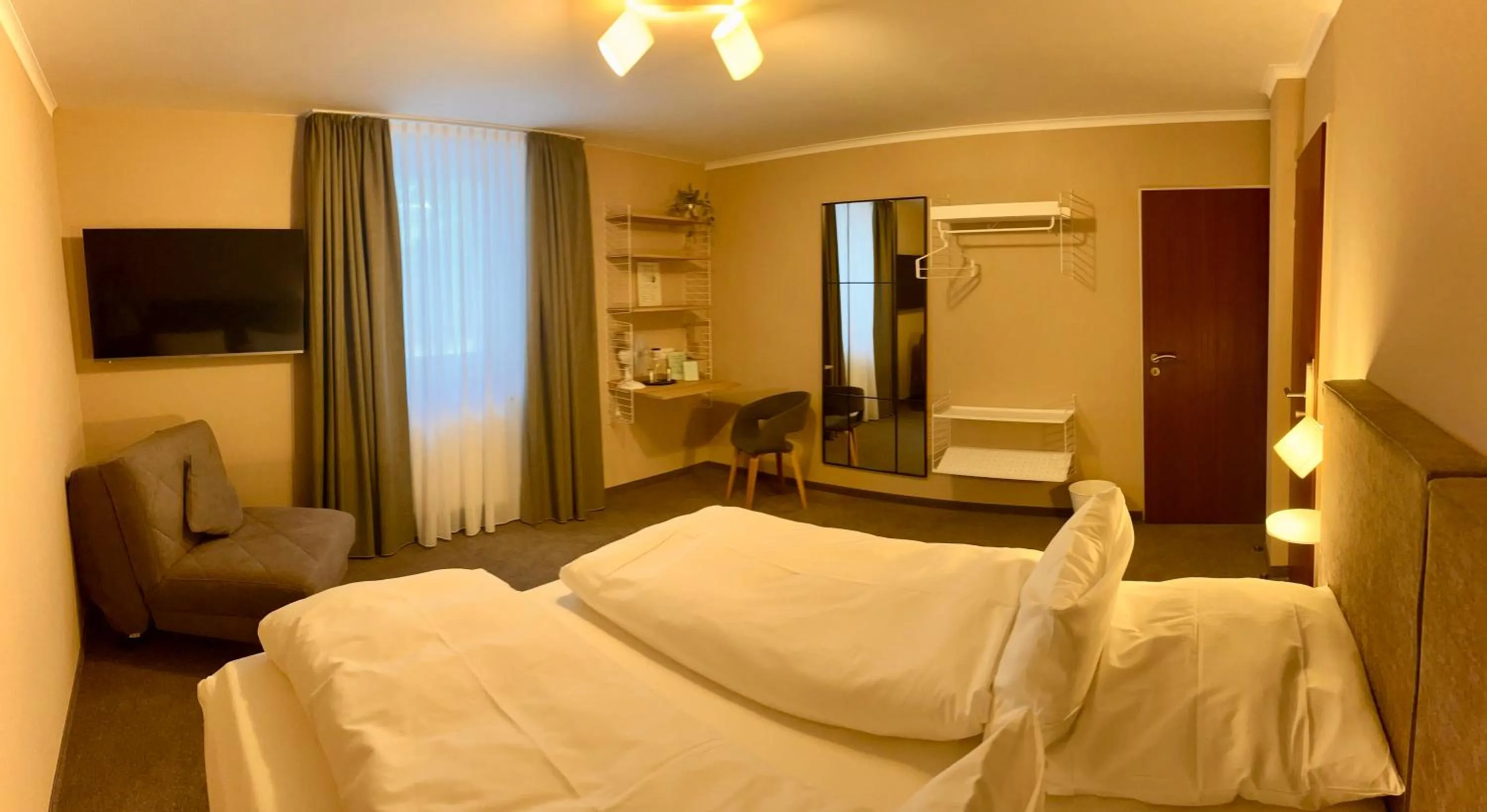 Bed in Kocks Hotel Garni