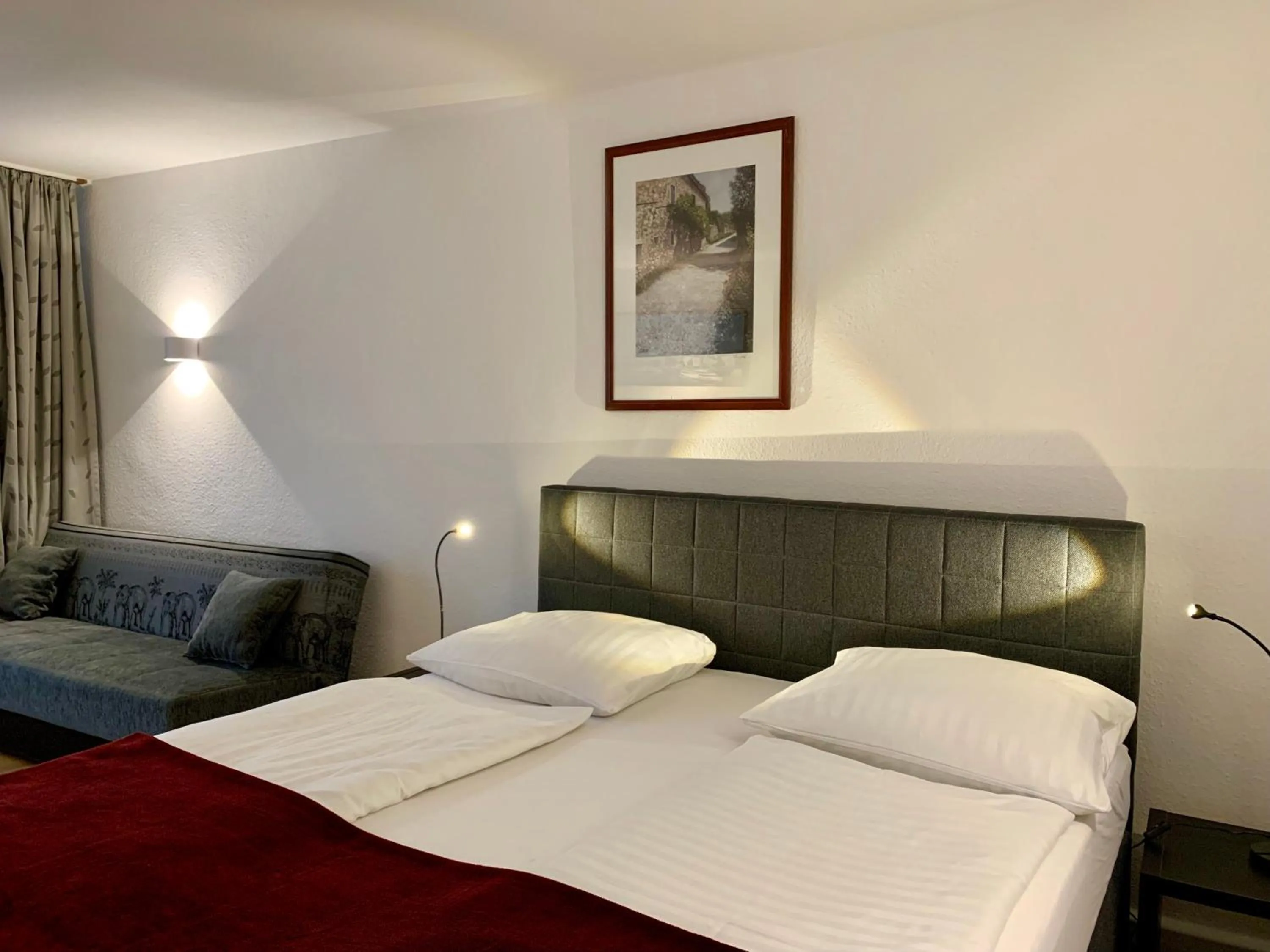 Photo of the whole room, Bed in Altstadthotel Hayk am Rhein