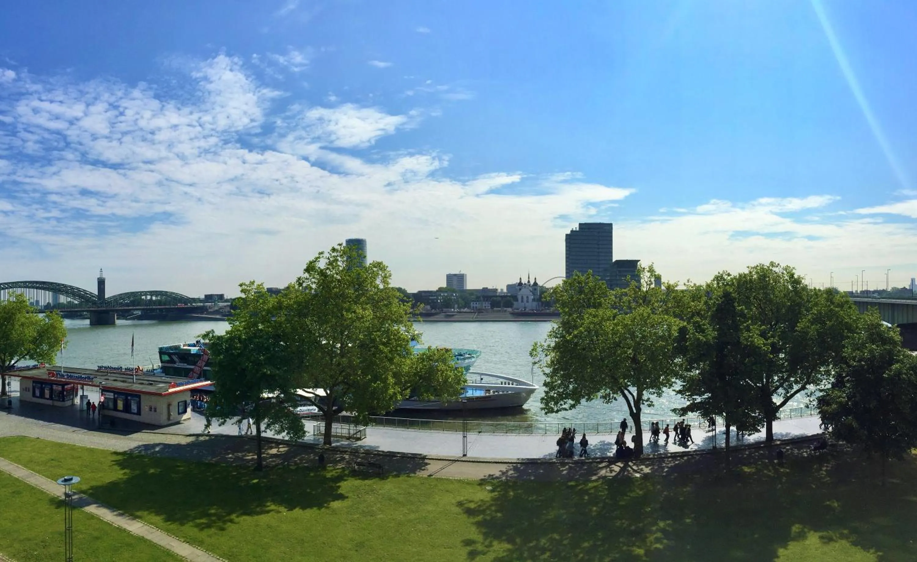 River view in Altstadthotel Hayk am Rhein