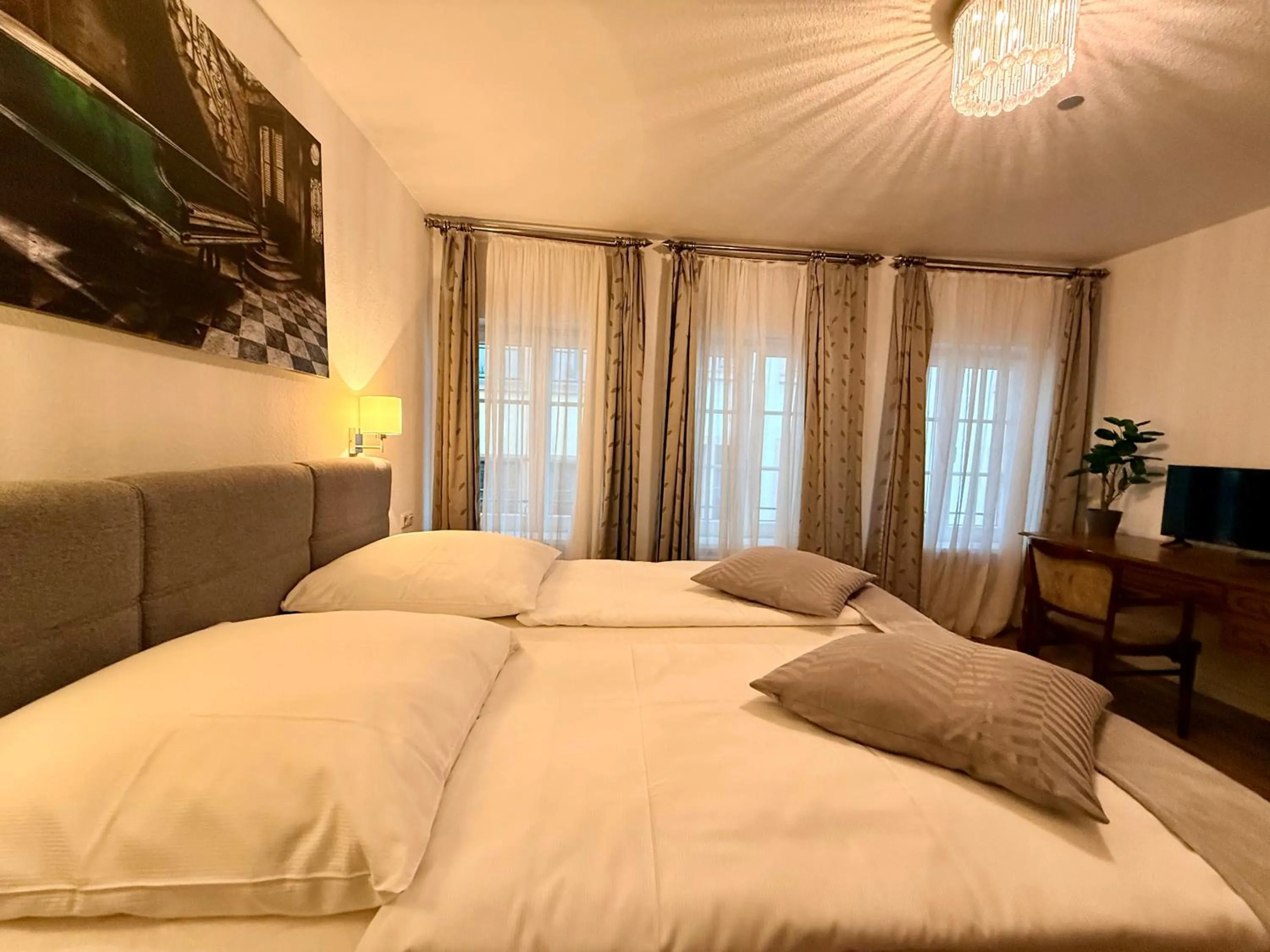 Bed in Altstadthotel Hayk am Rhein