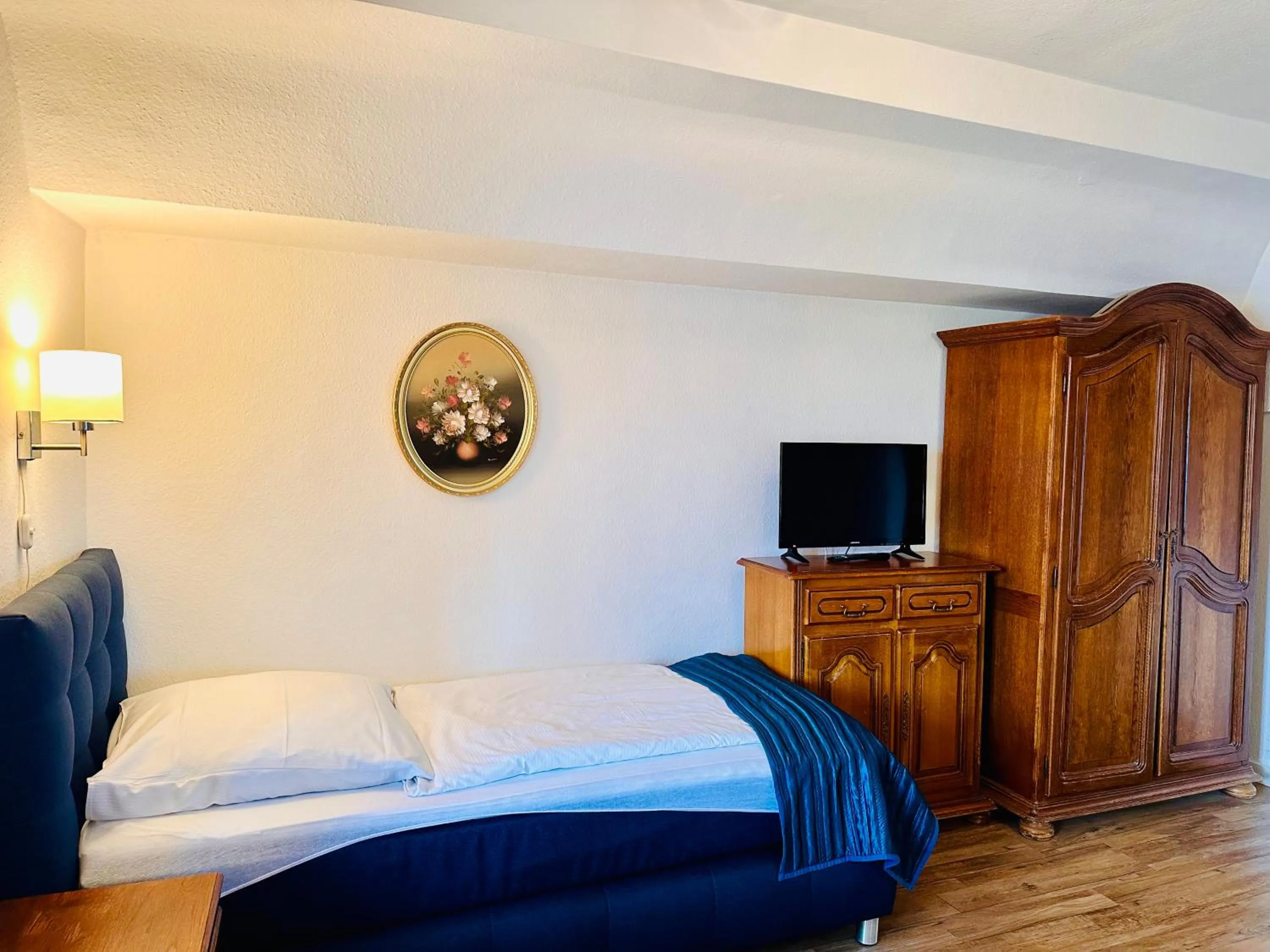 Bed in Altstadthotel Hayk am Rhein