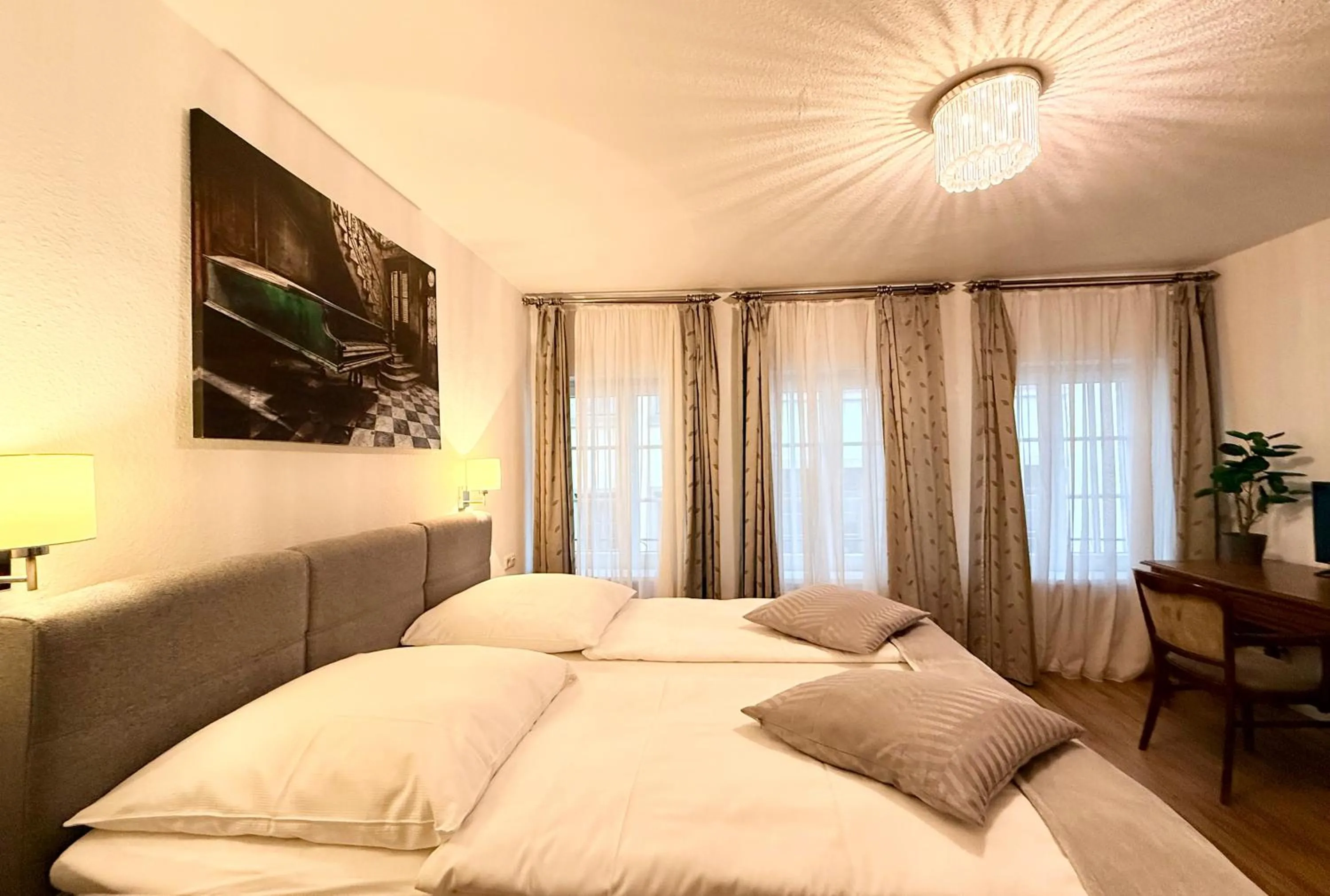 Bed in Altstadthotel Hayk am Rhein